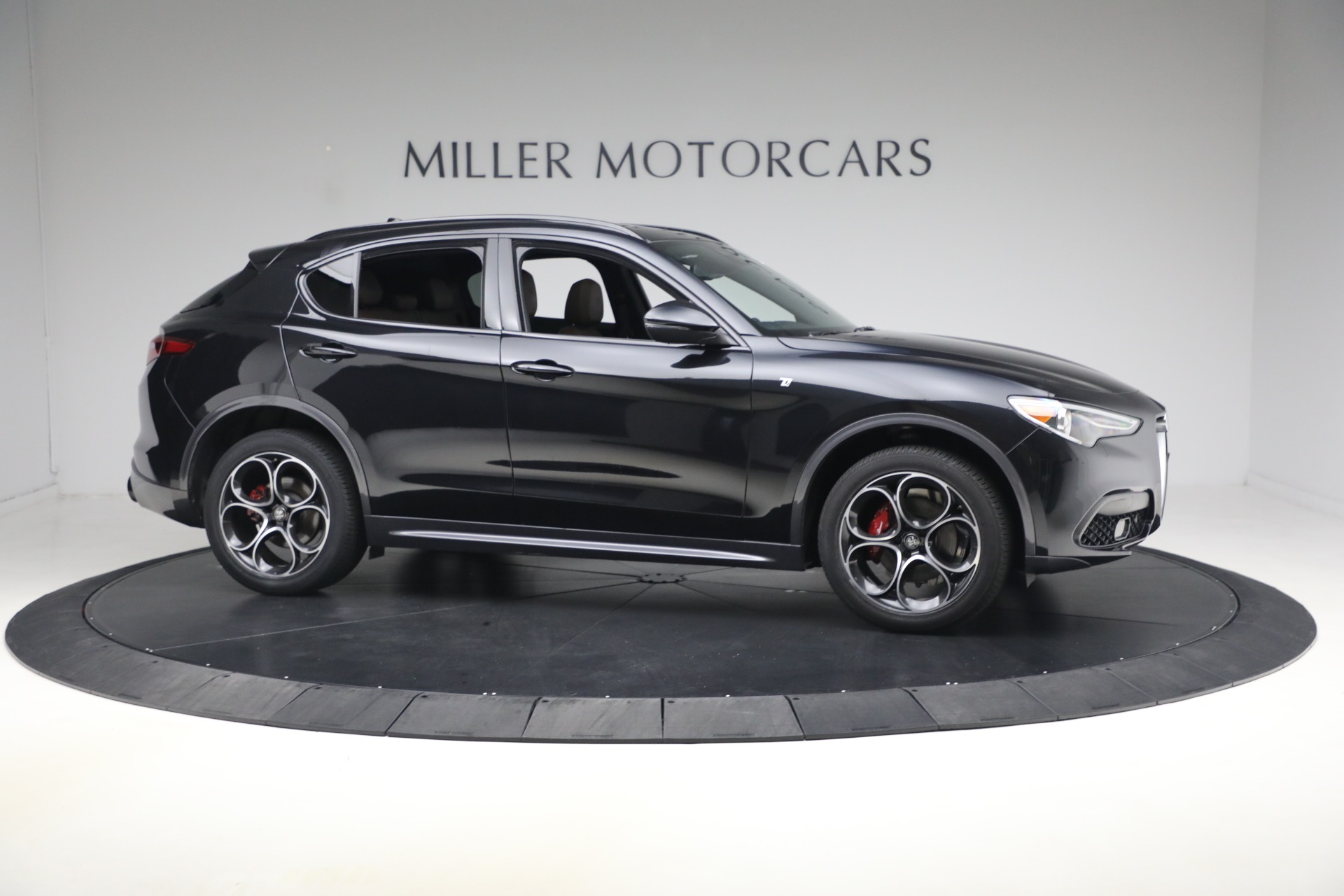 Used-2023-Alfa-Romeo-Stelvio-Ti