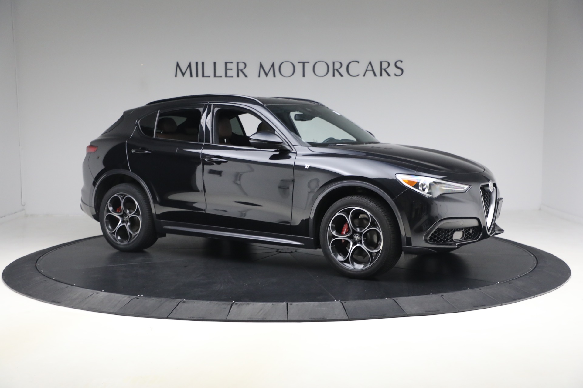 Used-2023-Alfa-Romeo-Stelvio-Ti