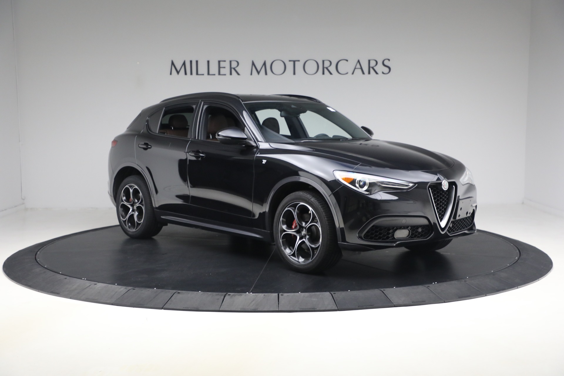 Used-2023-Alfa-Romeo-Stelvio-Ti