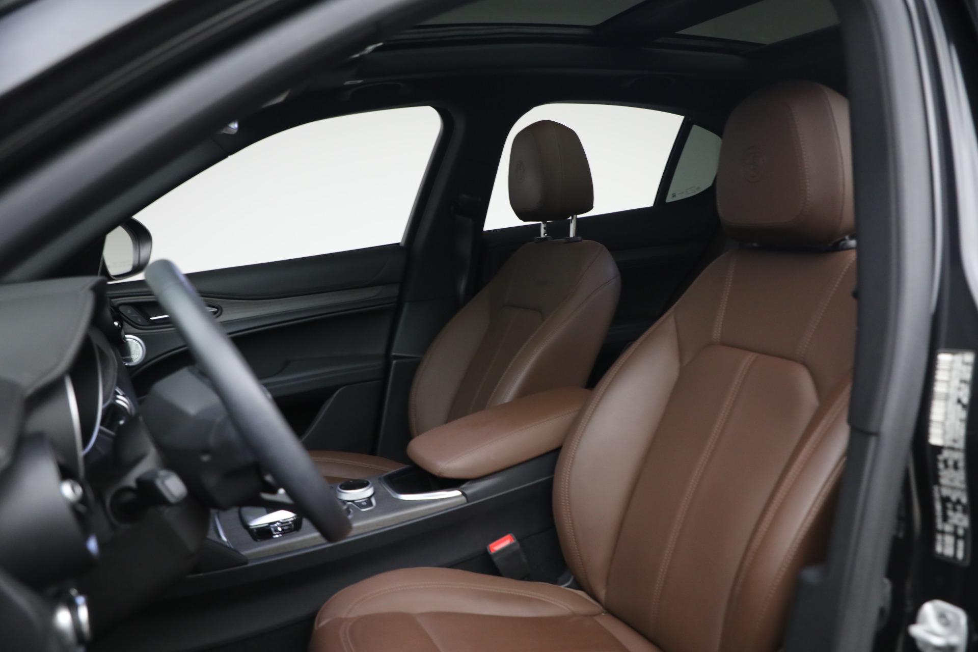 Used-2023-Alfa-Romeo-Stelvio-Ti