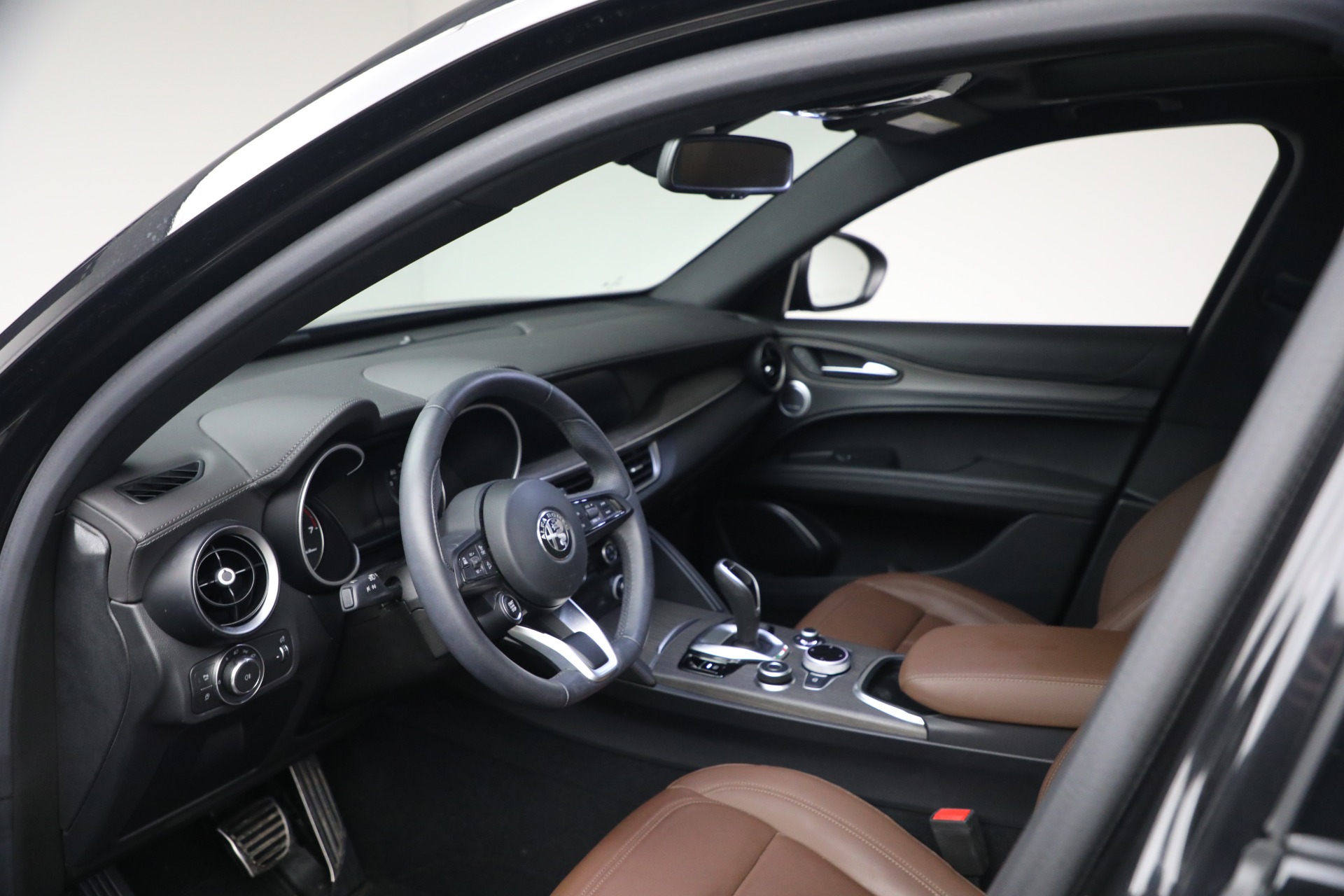Used-2023-Alfa-Romeo-Stelvio-Ti