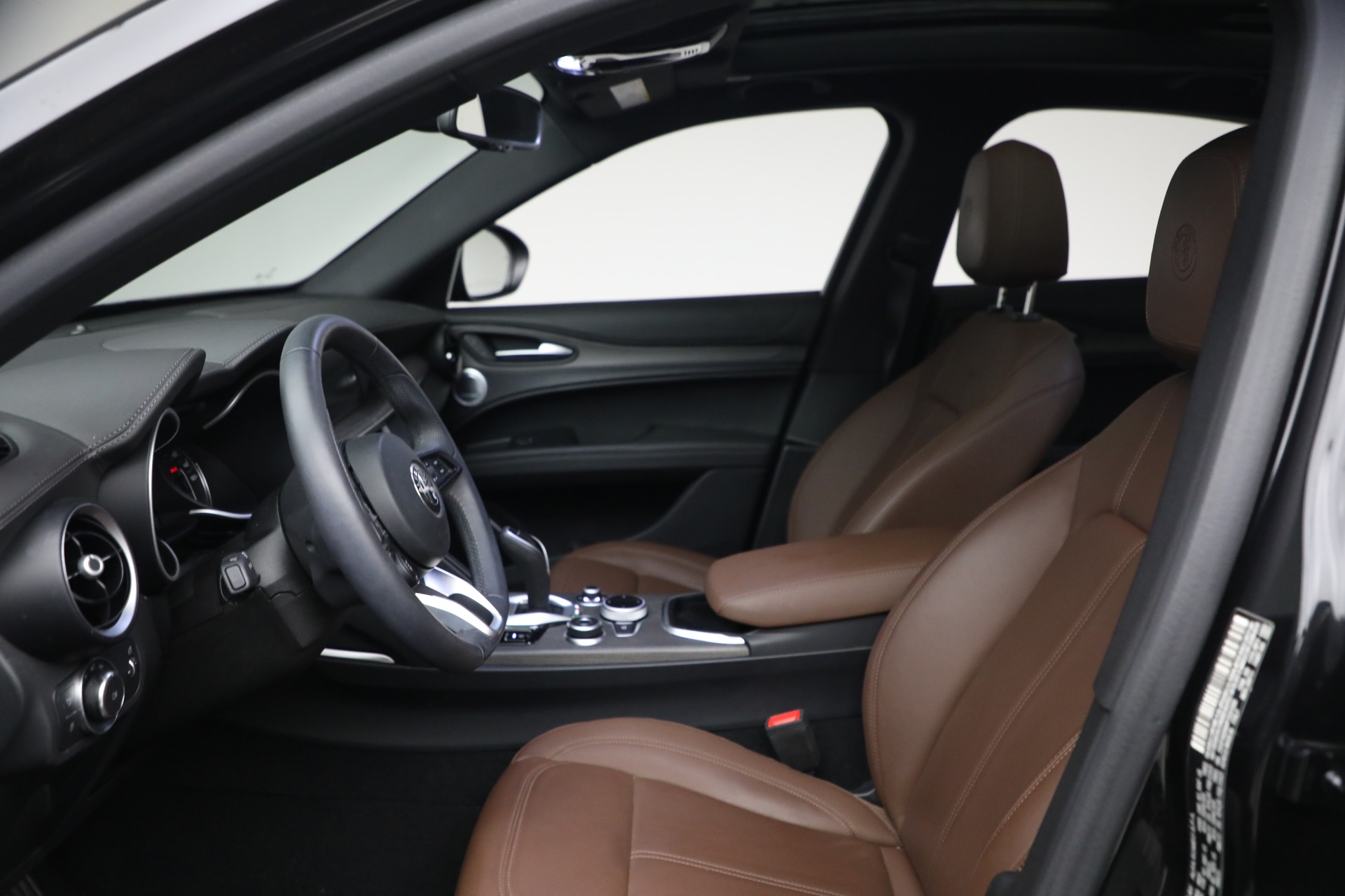 Used-2023-Alfa-Romeo-Stelvio-Ti