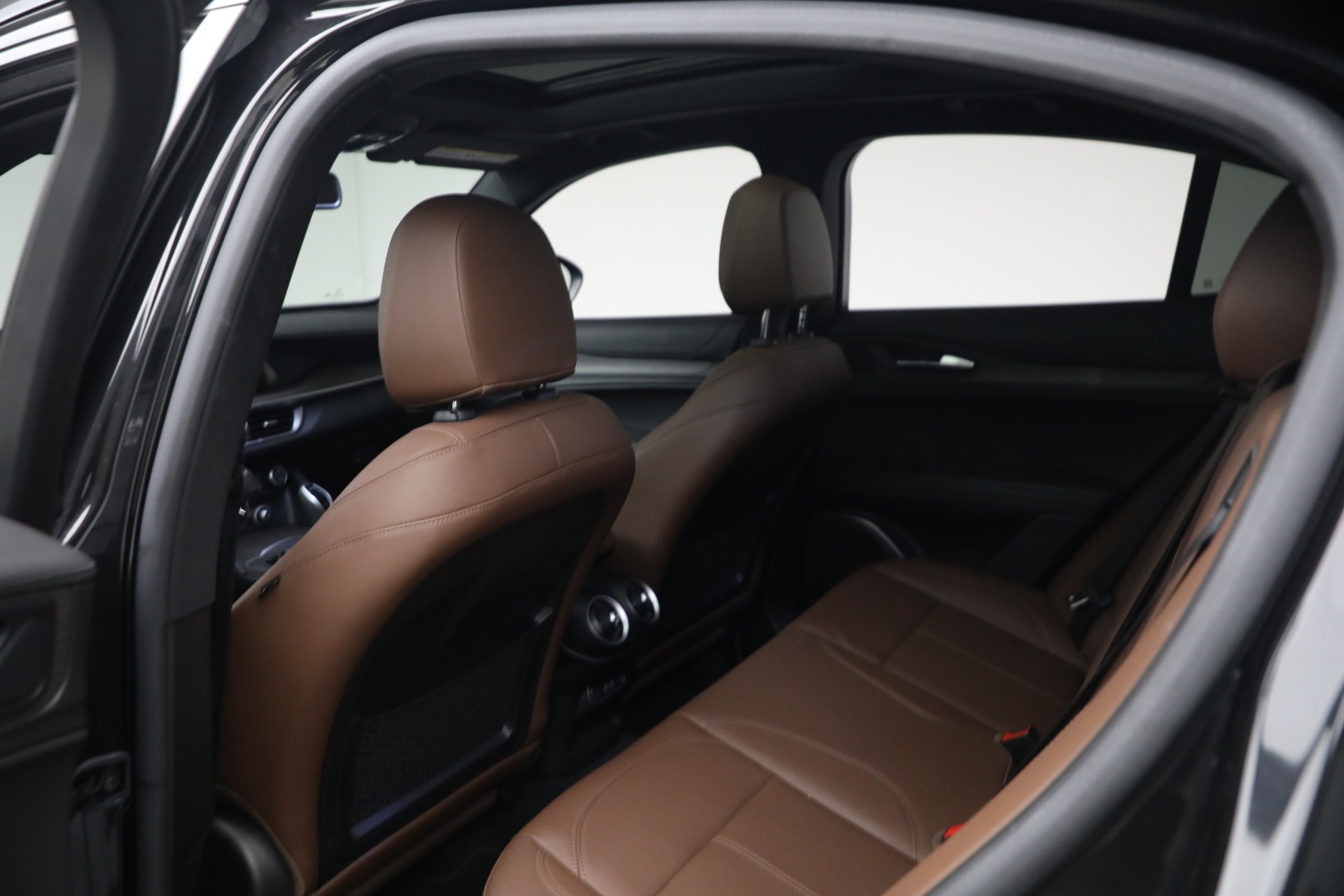 Used-2023-Alfa-Romeo-Stelvio-Ti