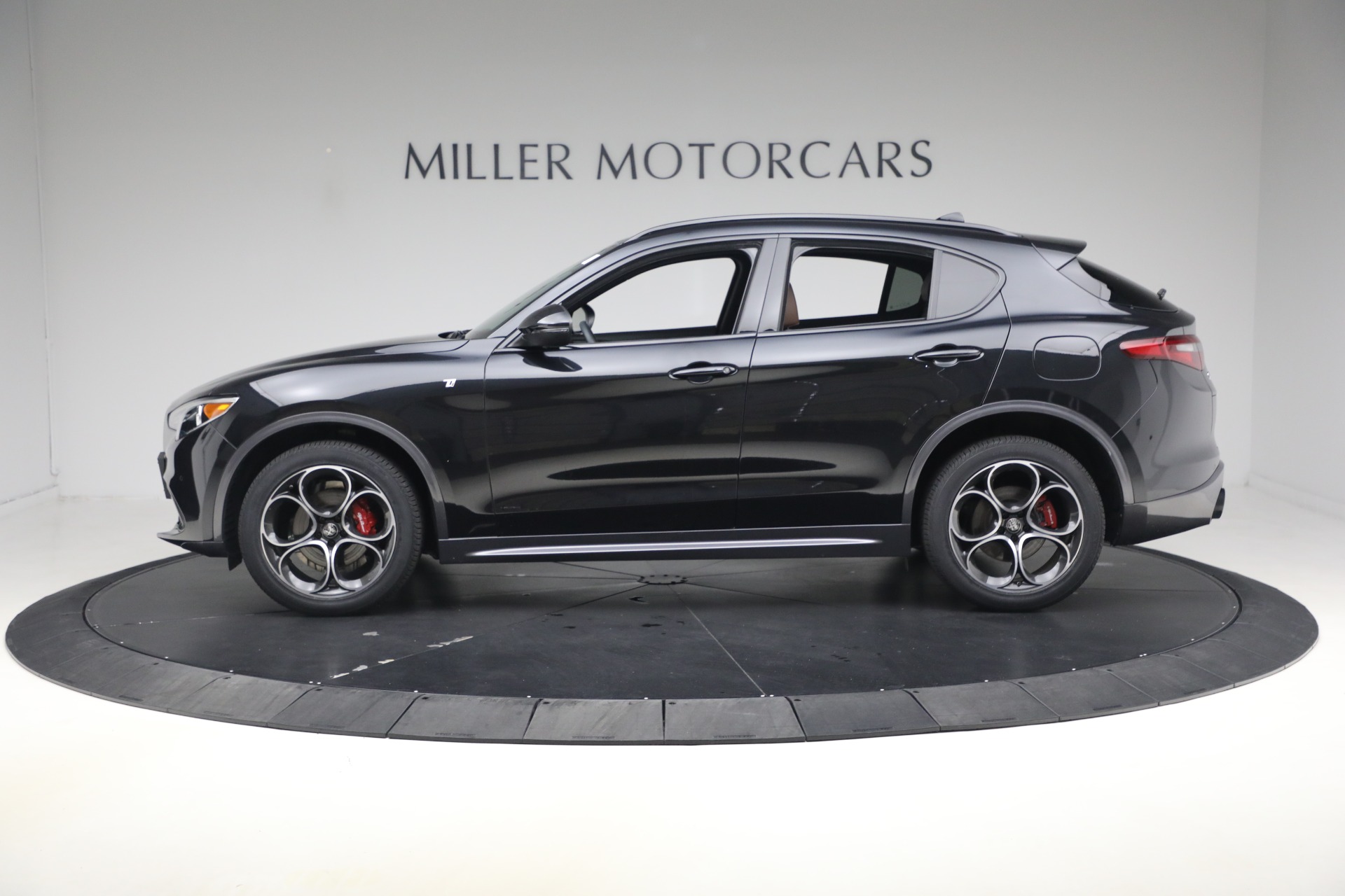 Used-2023-Alfa-Romeo-Stelvio-Ti