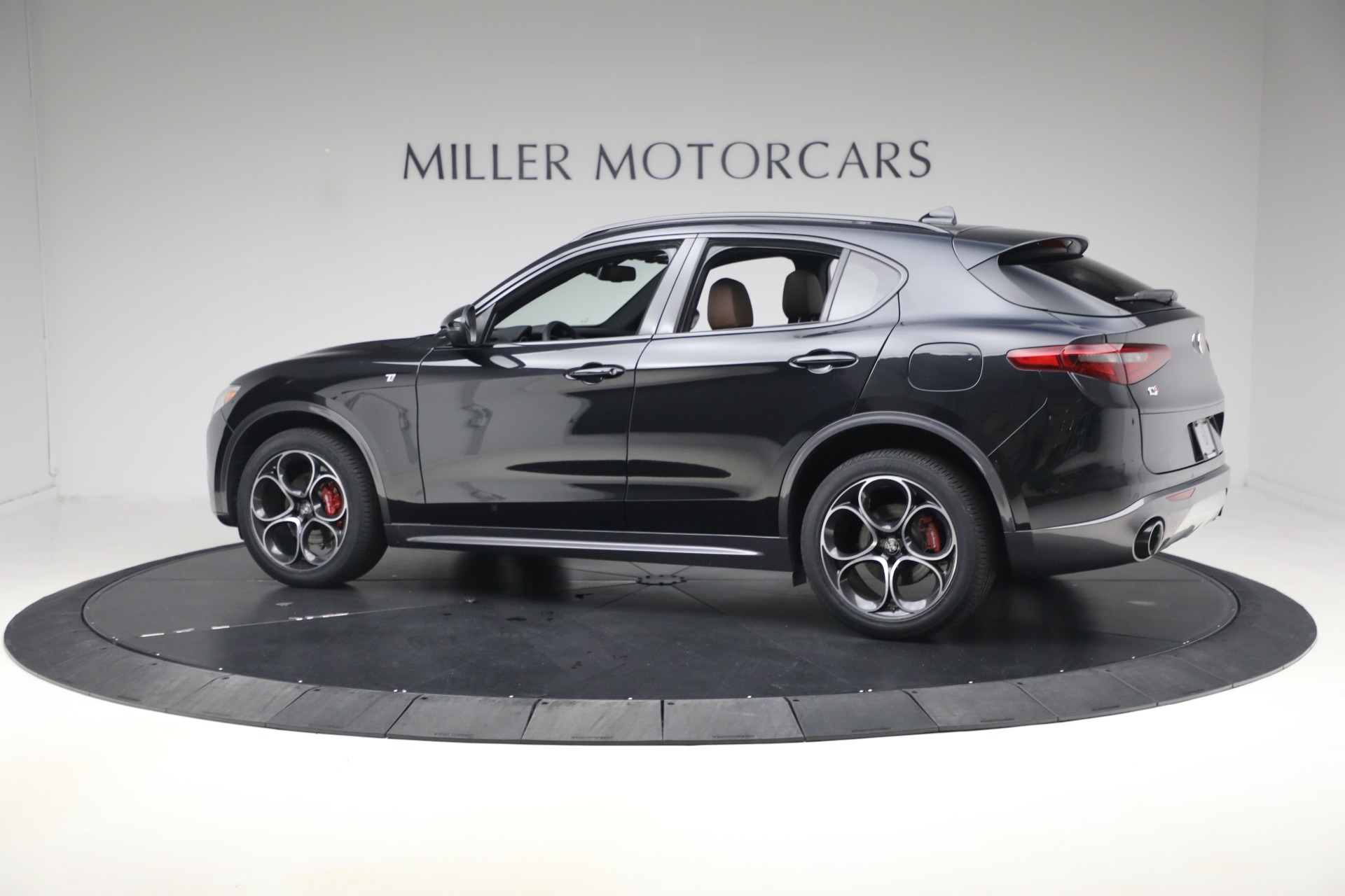 Used-2023-Alfa-Romeo-Stelvio-Ti