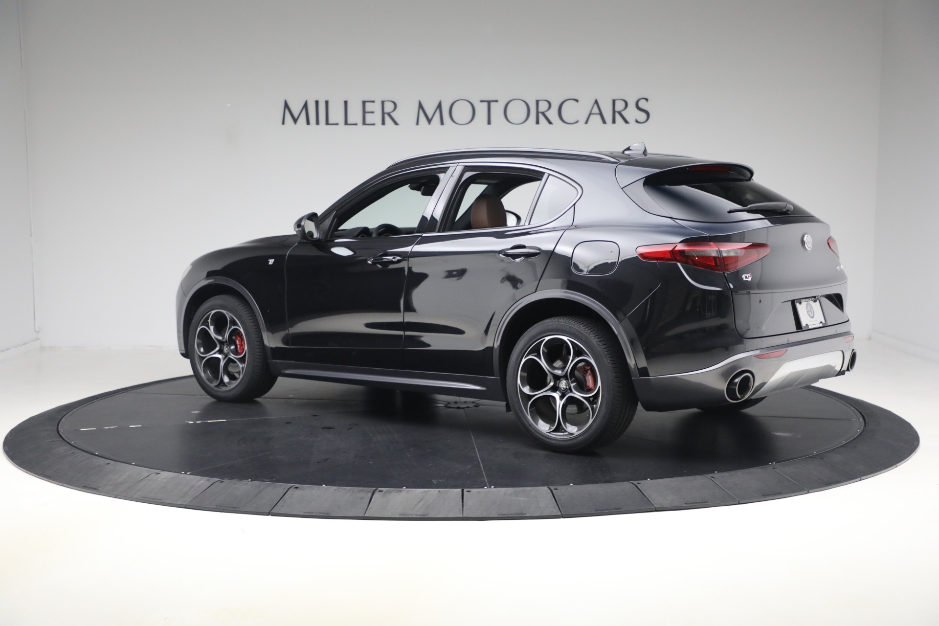 Used-2023-Alfa-Romeo-Stelvio-Ti