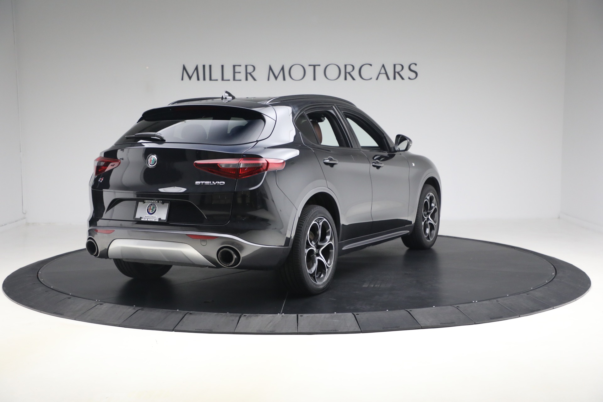 Used-2023-Alfa-Romeo-Stelvio-Ti