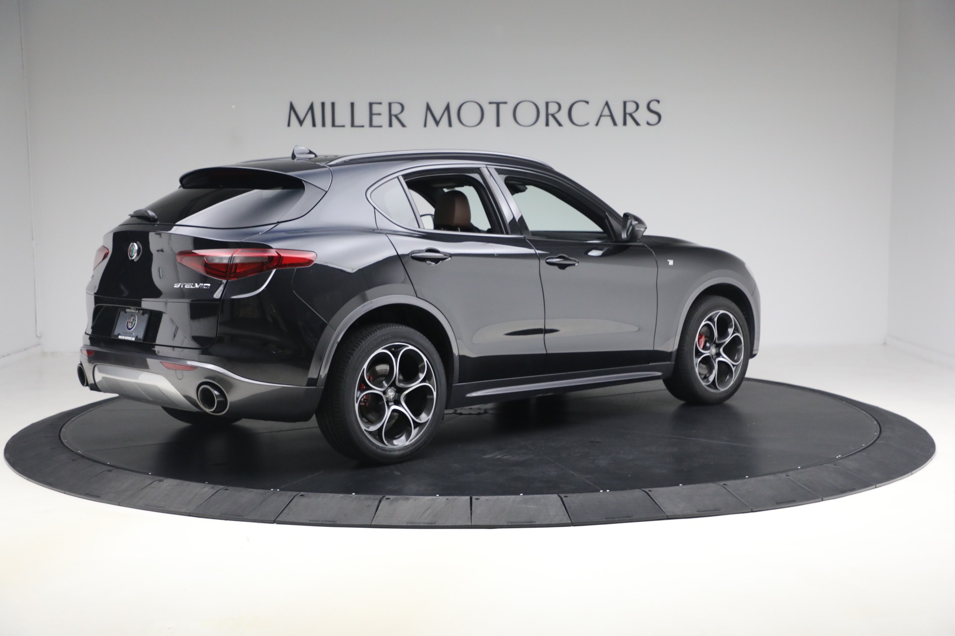 Used-2023-Alfa-Romeo-Stelvio-Ti