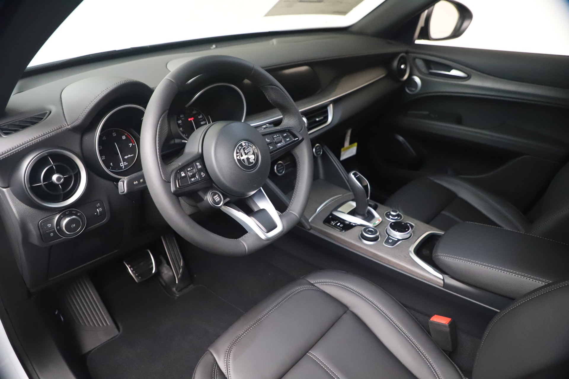 New-2023-Alfa-Romeo-Stelvio-Ti