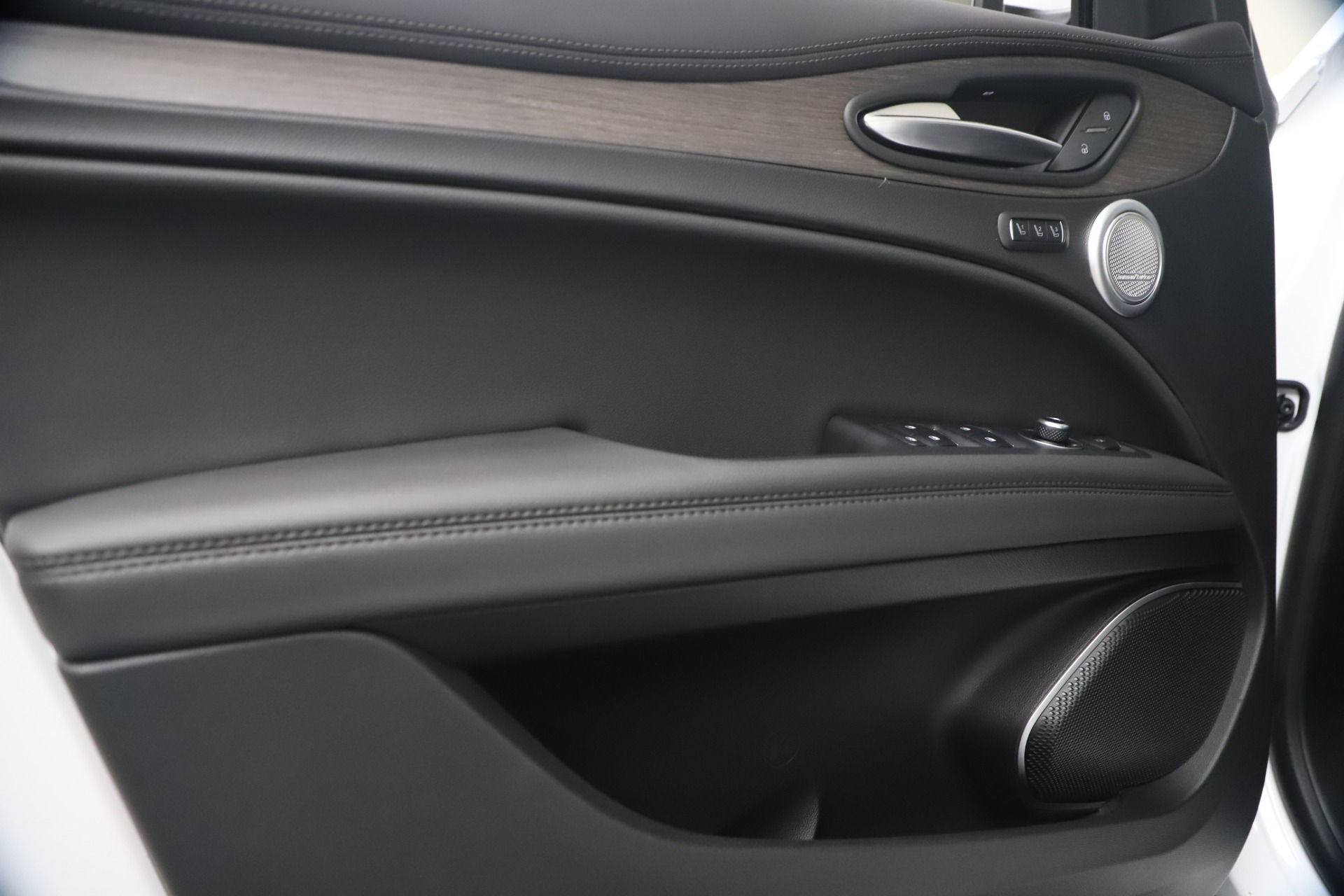 New-2023-Alfa-Romeo-Stelvio-Ti