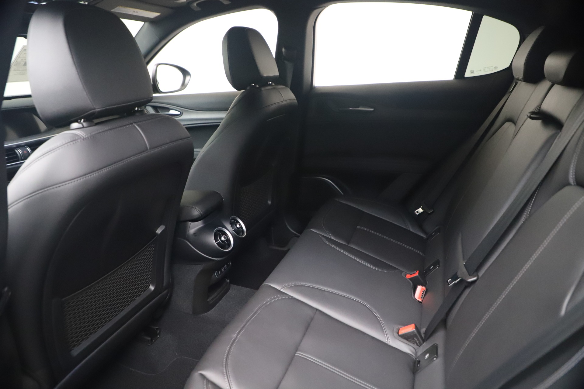 New-2023-Alfa-Romeo-Stelvio-Ti