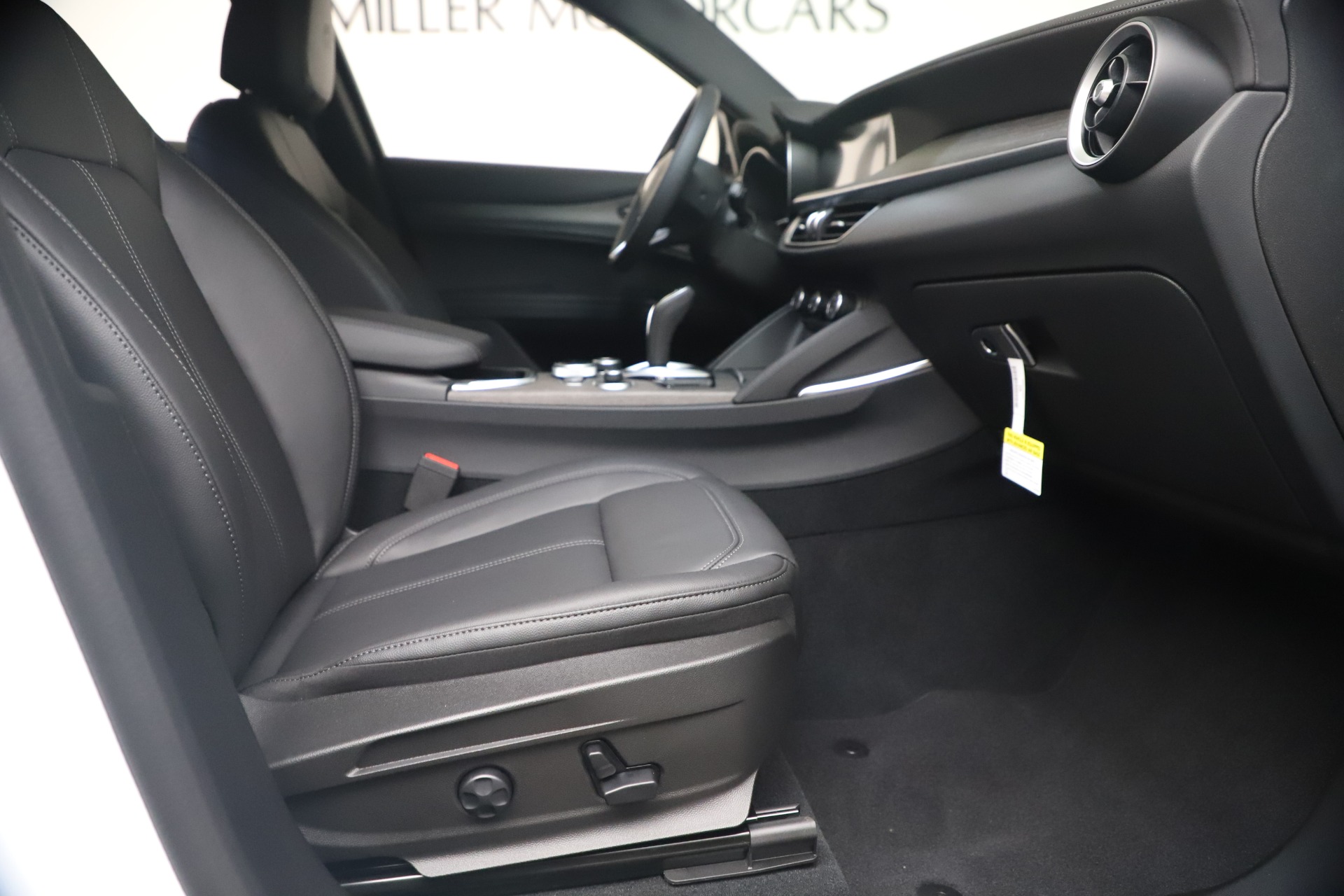 New-2023-Alfa-Romeo-Stelvio-Ti