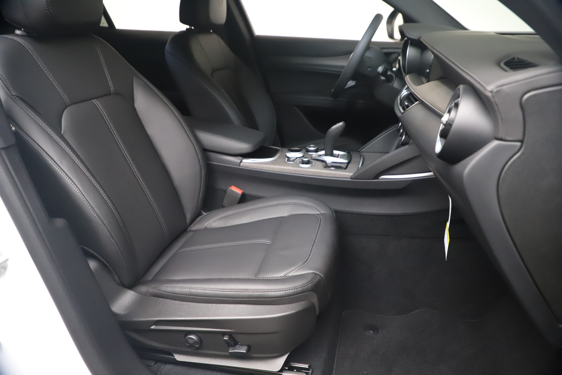 New-2023-Alfa-Romeo-Stelvio-Ti