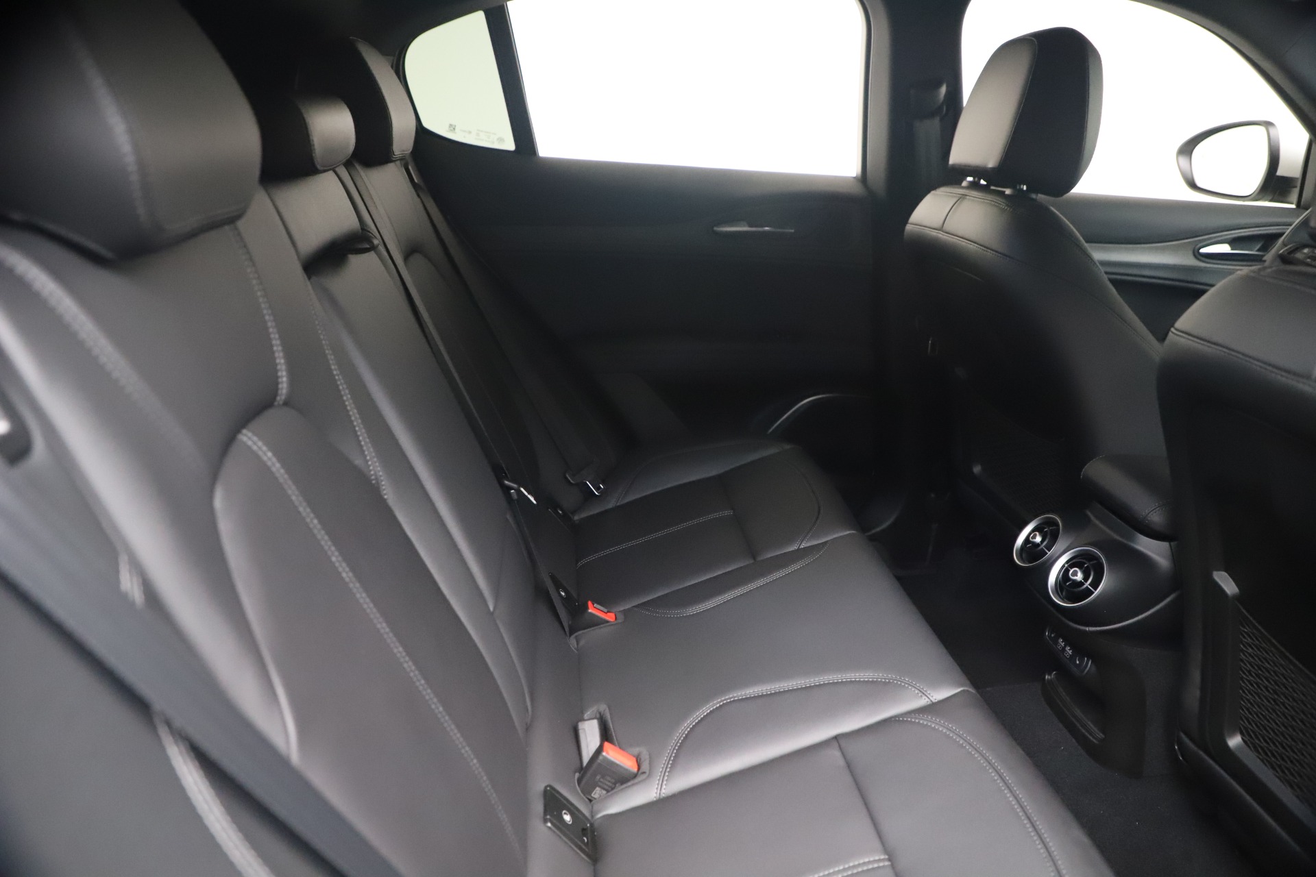 New-2023-Alfa-Romeo-Stelvio-Ti