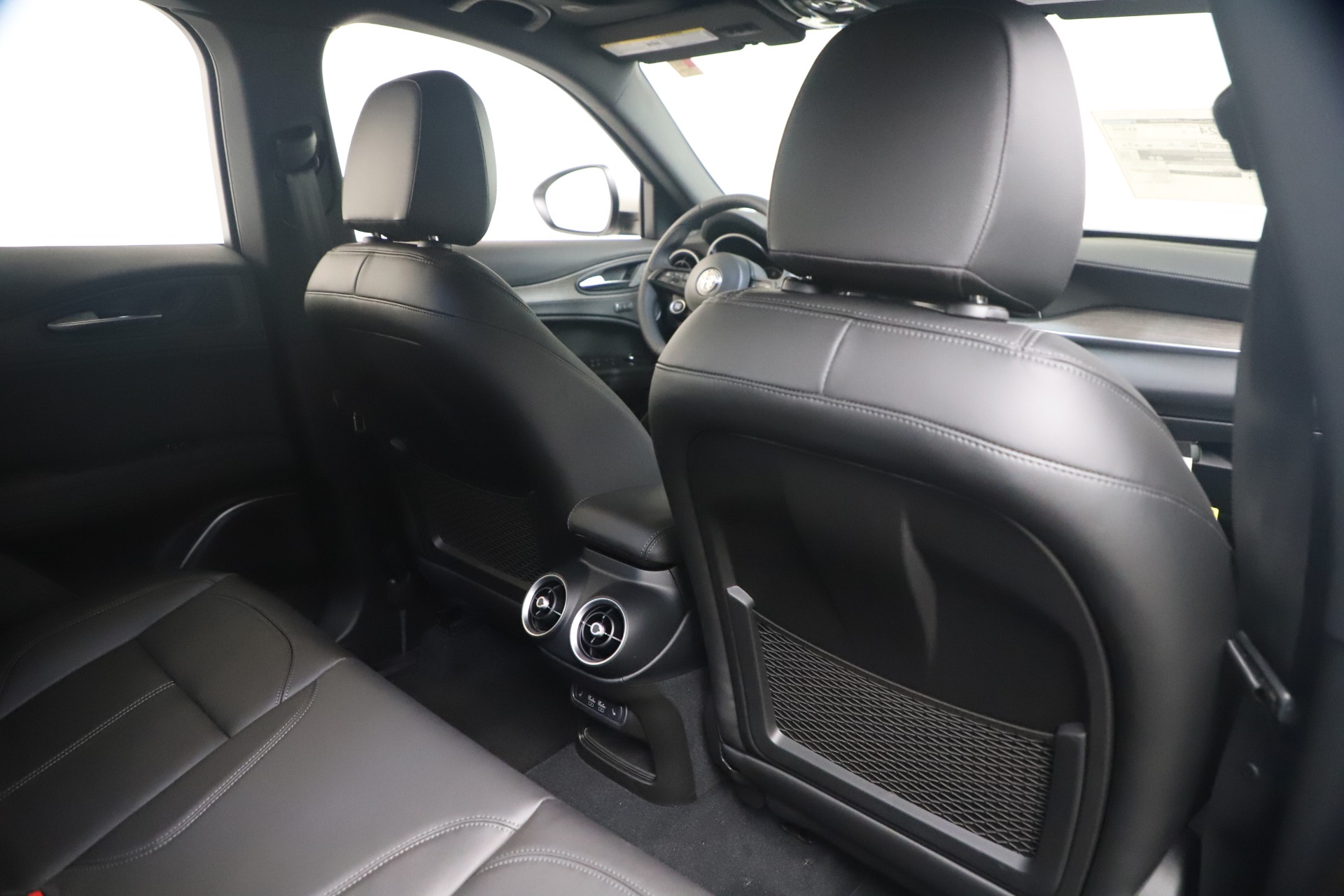 New-2023-Alfa-Romeo-Stelvio-Ti