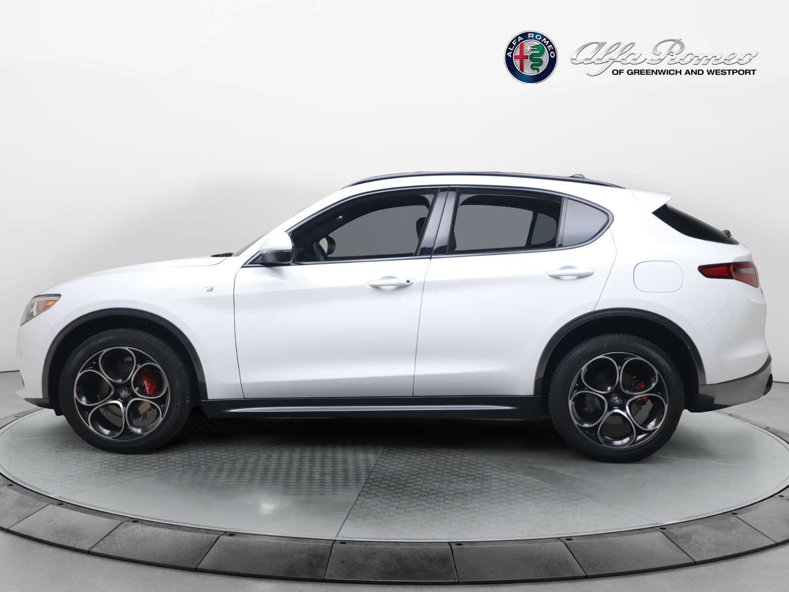New-2023-Alfa-Romeo-Stelvio-Ti