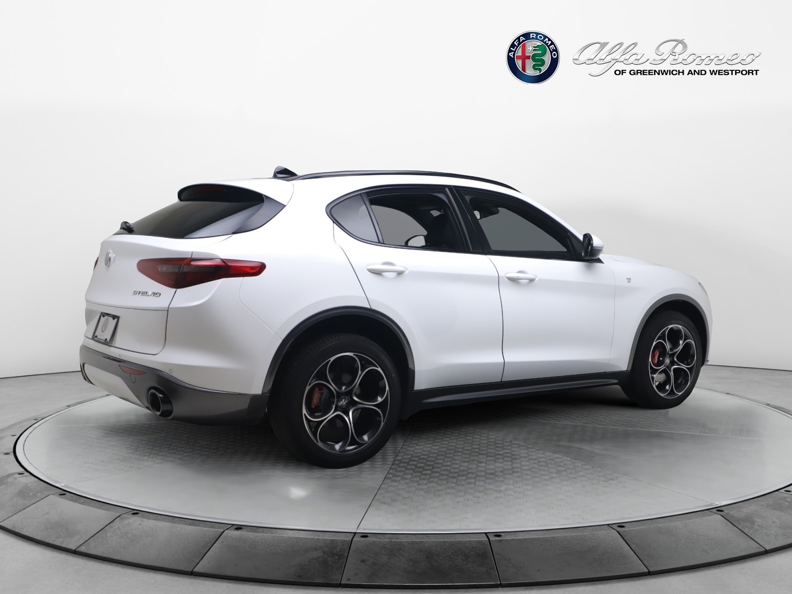 New-2023-Alfa-Romeo-Stelvio-Ti