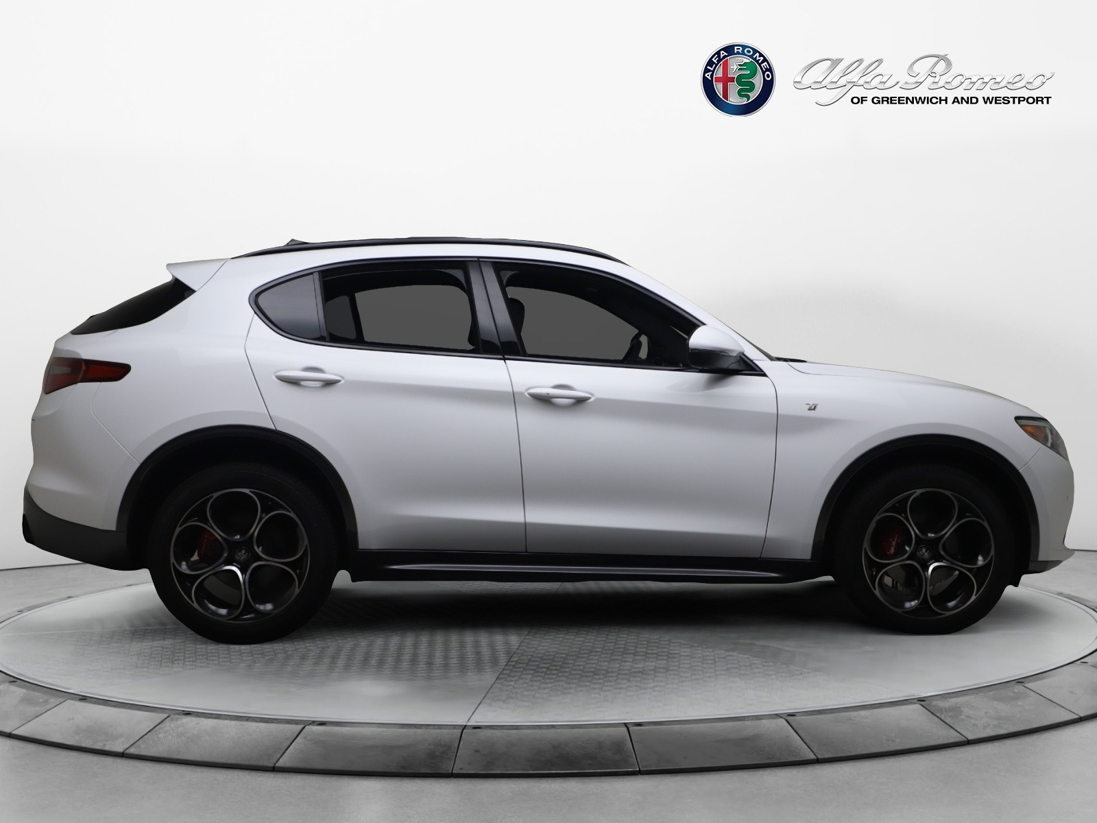 New-2023-Alfa-Romeo-Stelvio-Ti