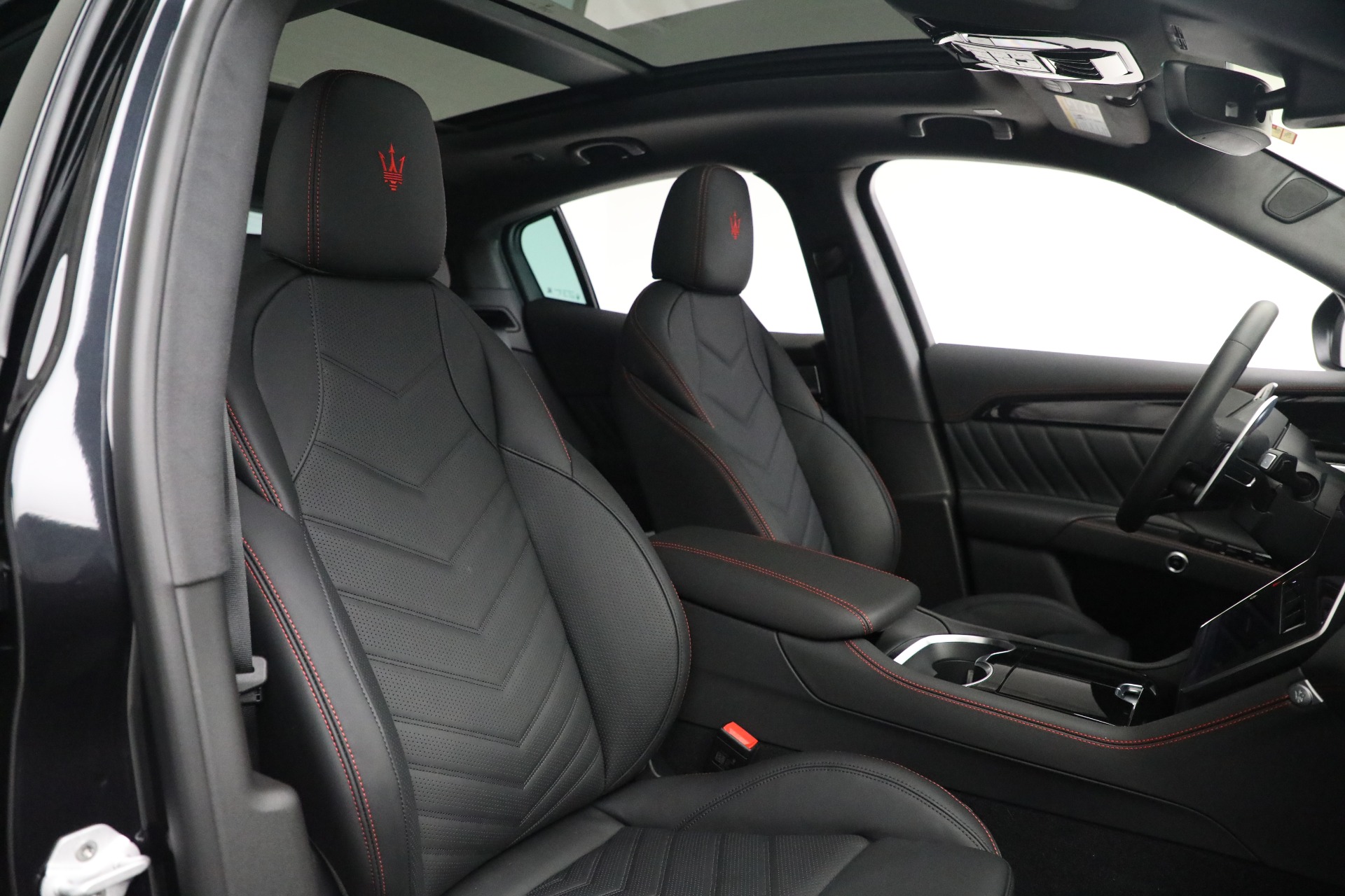 New-2023-Maserati-Grecale-Modena