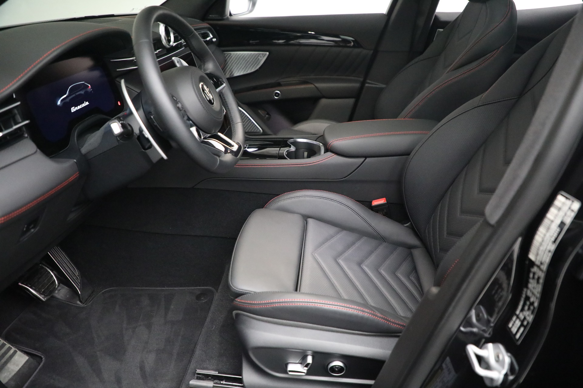 New-2023-Maserati-Grecale-Modena