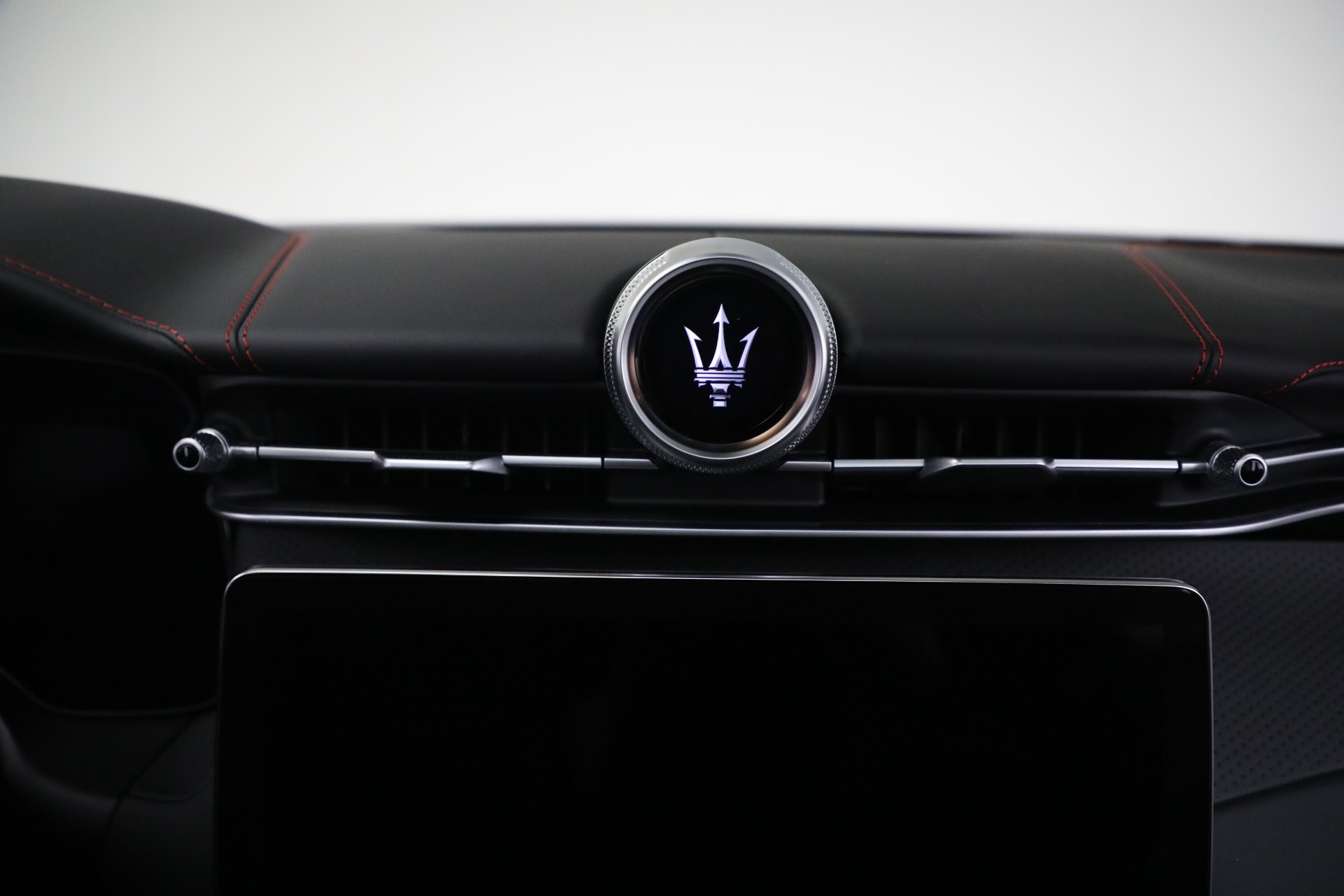 New-2023-Maserati-Grecale-Modena