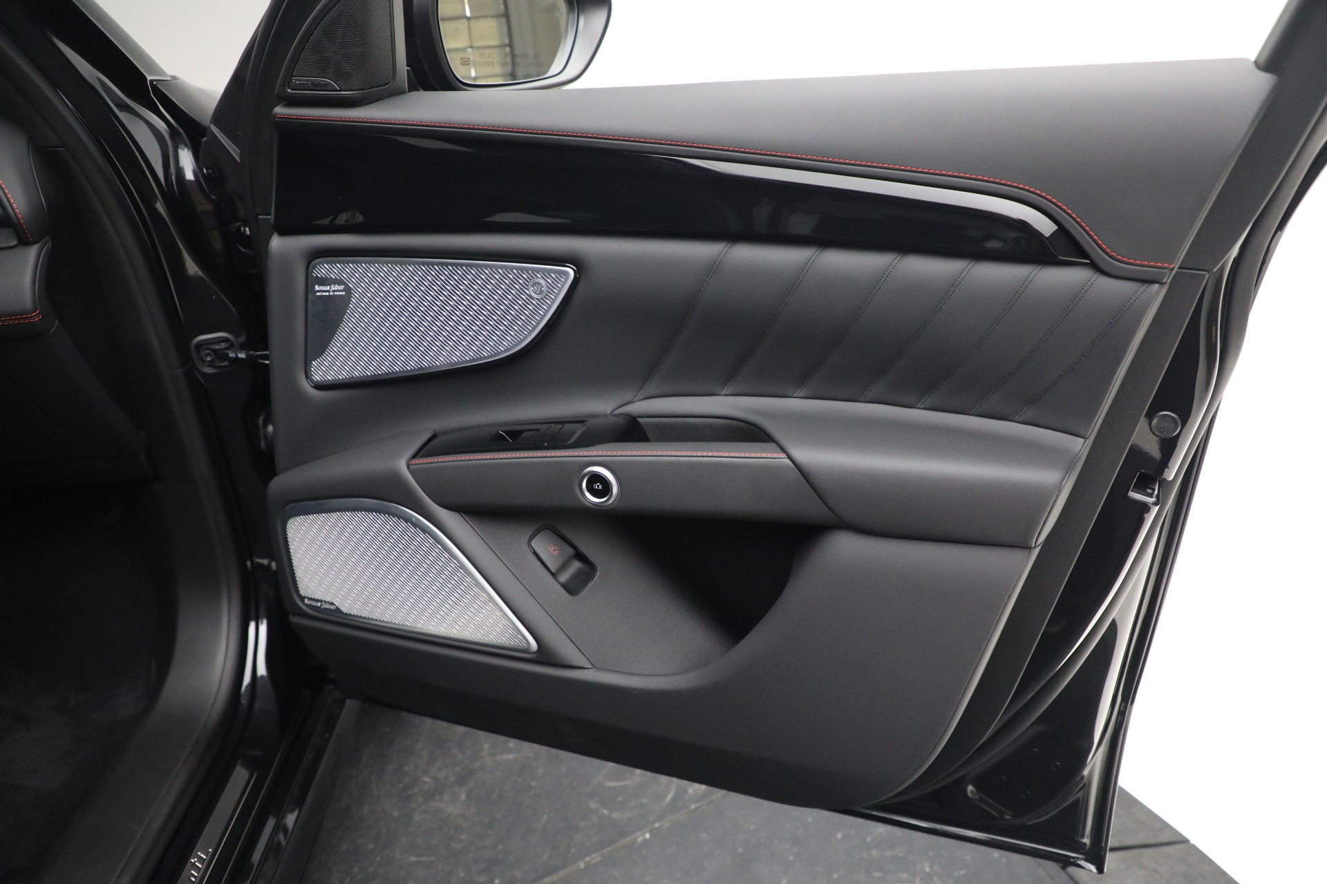 New-2023-Maserati-Grecale-Modena