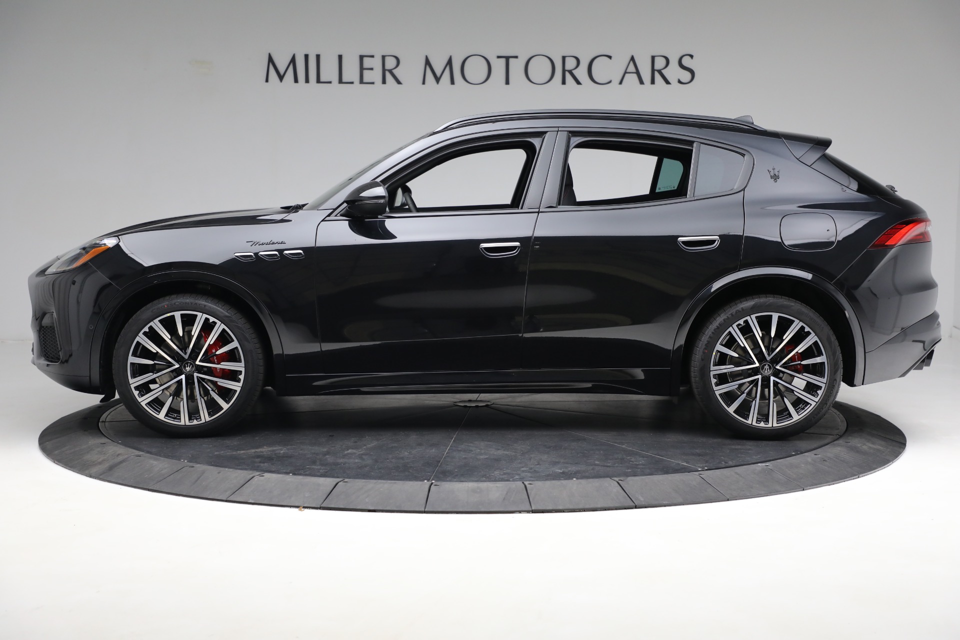 New-2023-Maserati-Grecale-Modena