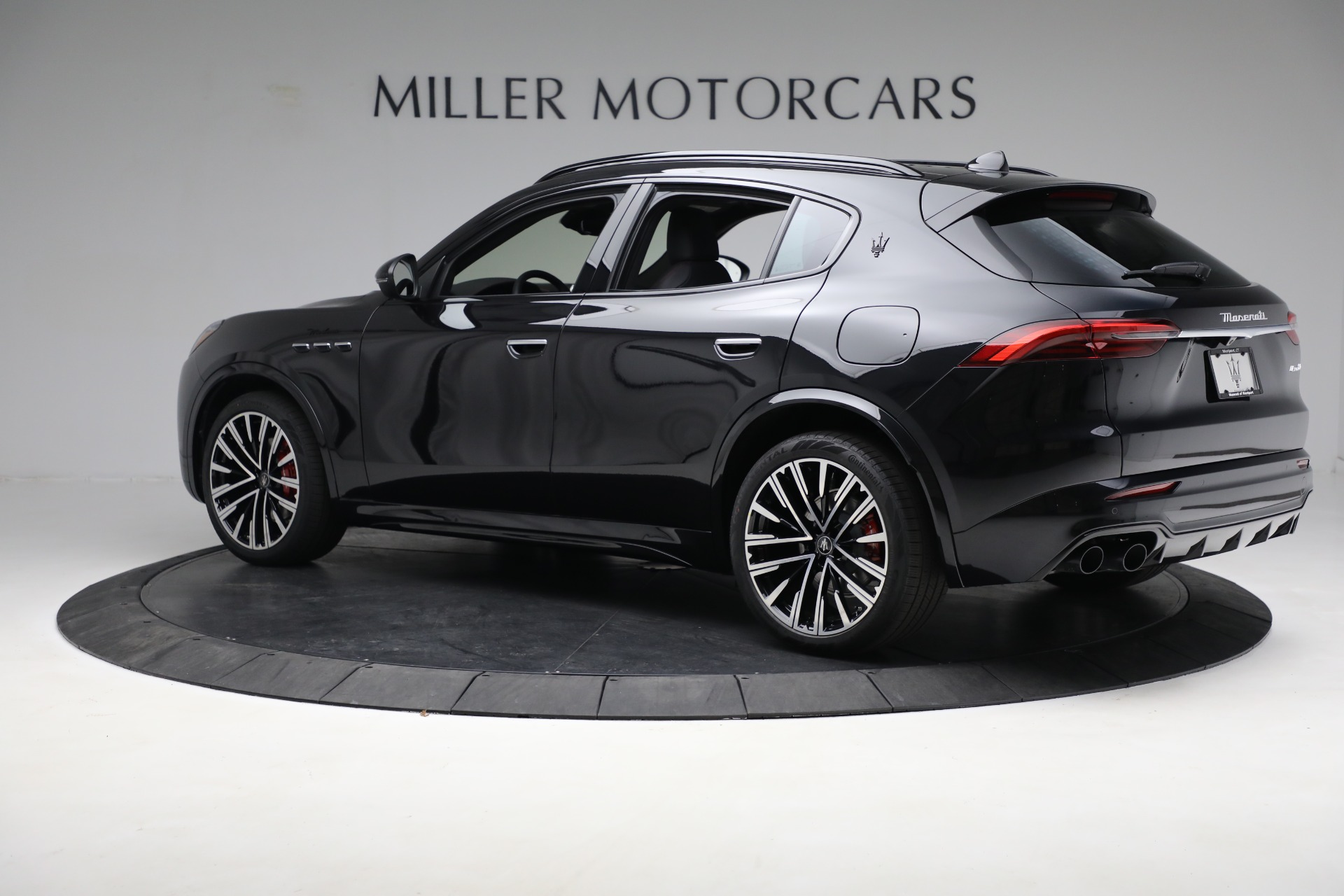 New-2023-Maserati-Grecale-Modena