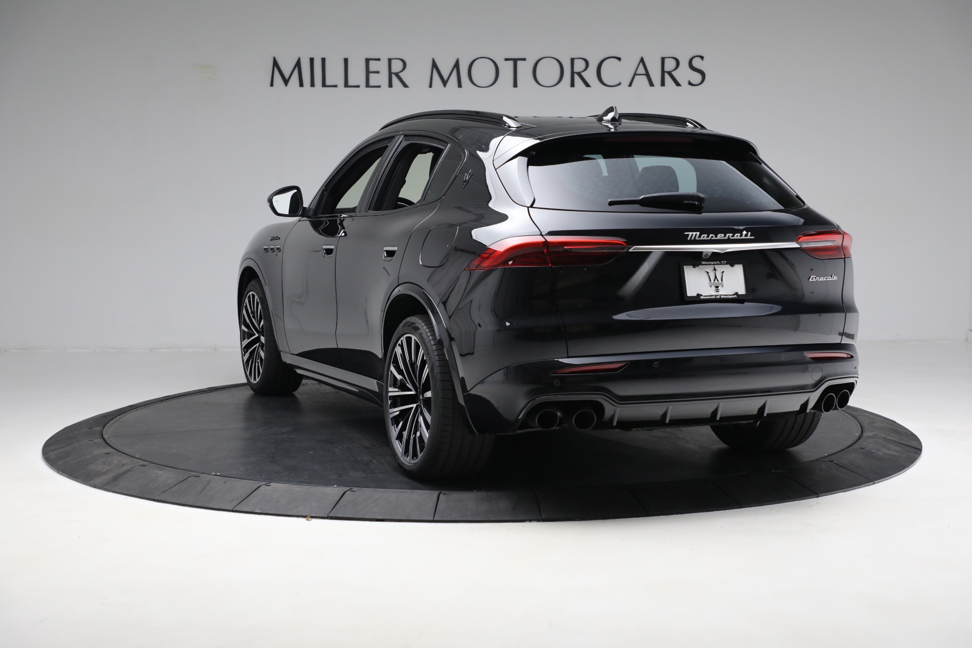 New-2023-Maserati-Grecale-Modena