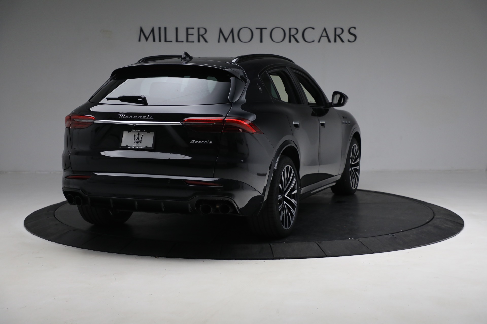 New-2023-Maserati-Grecale-Modena