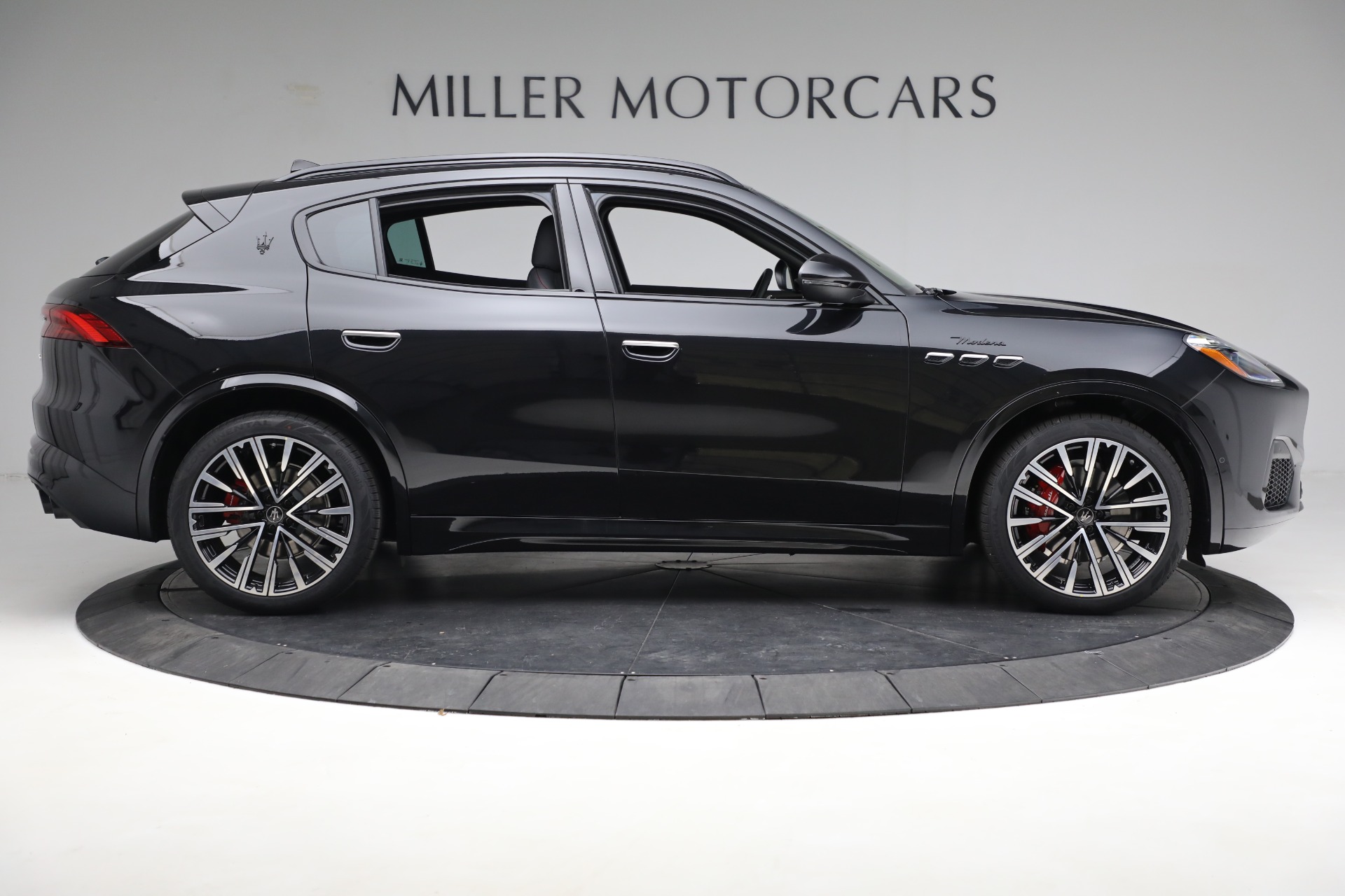 New-2023-Maserati-Grecale-Modena