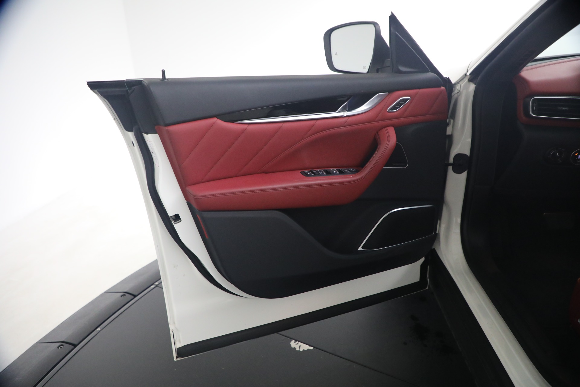 Used-2023-Maserati-Levante-GT