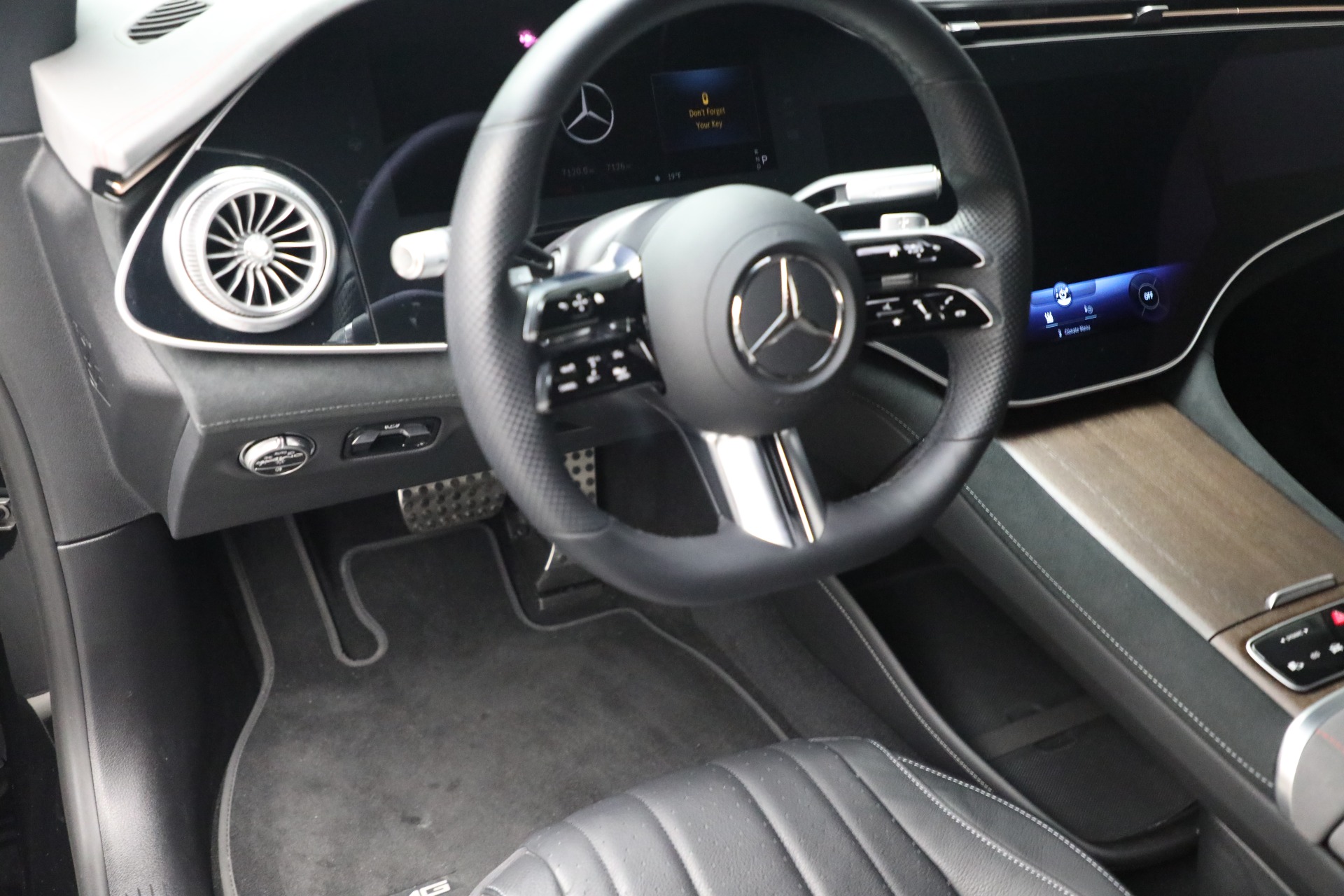 Used-2022-Mercedes-Benz-EQS-EQS-580-4MATIC