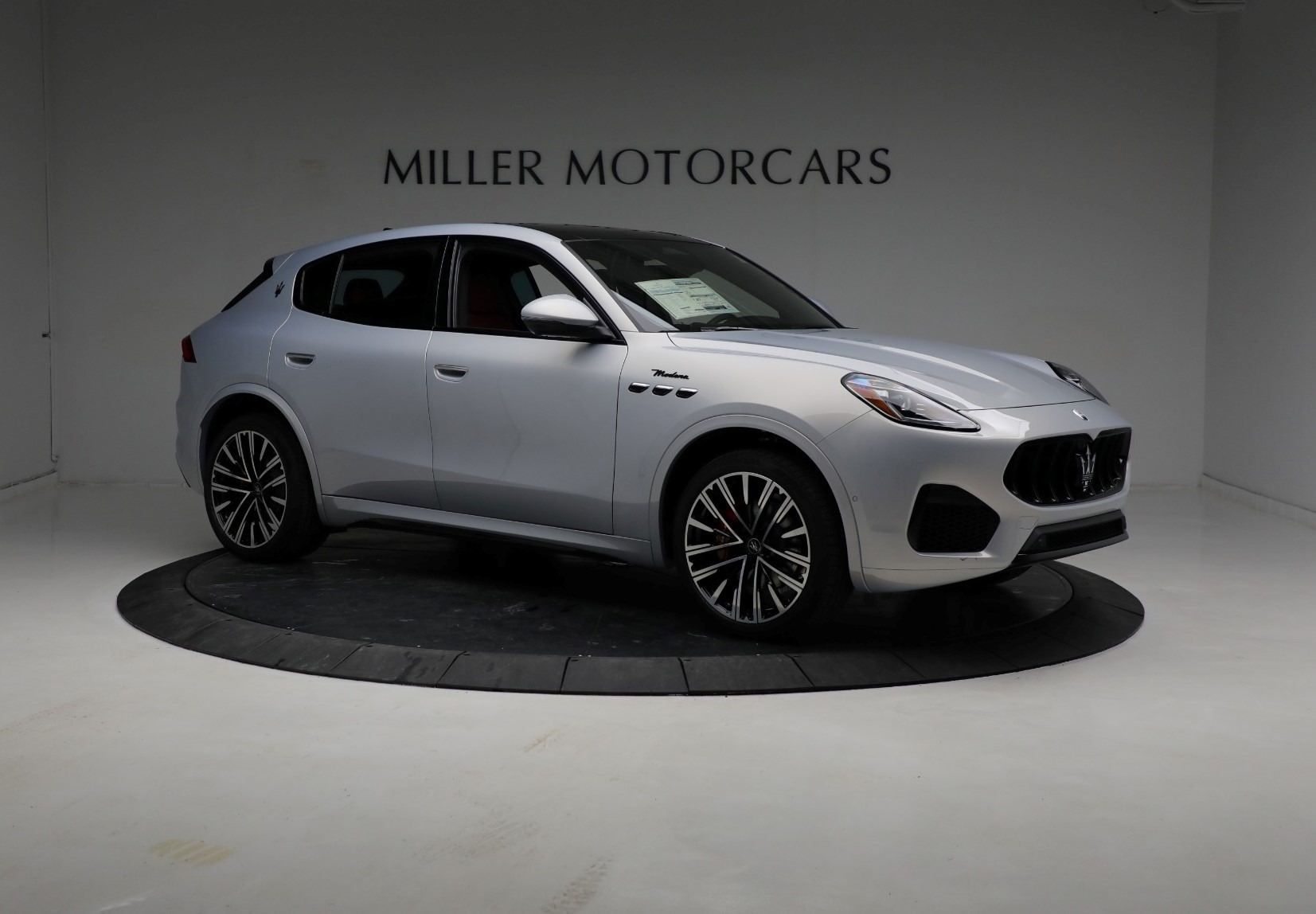 New-2023-Maserati-Grecale-Modena