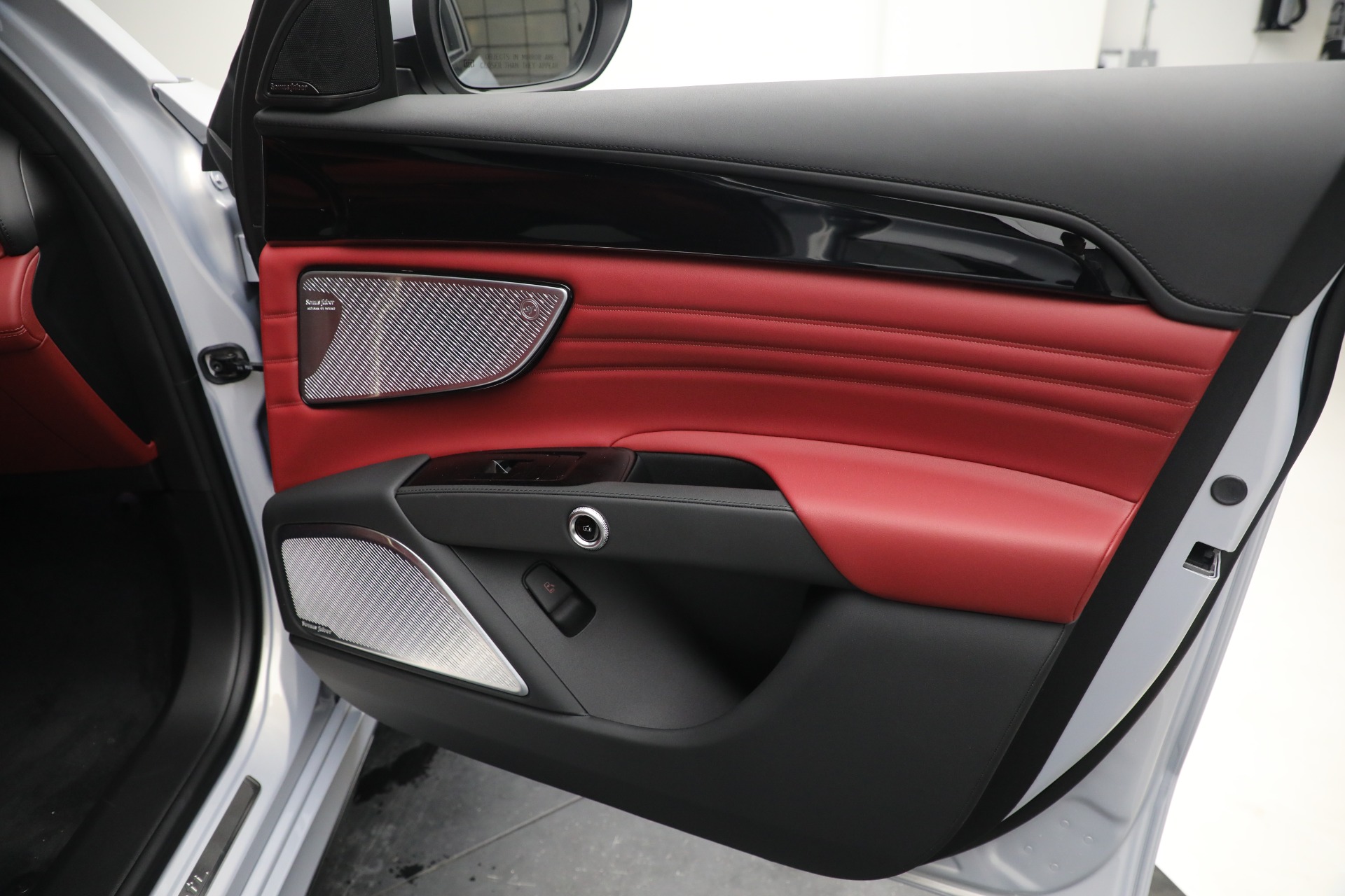 New-2023-Maserati-Grecale-Modena