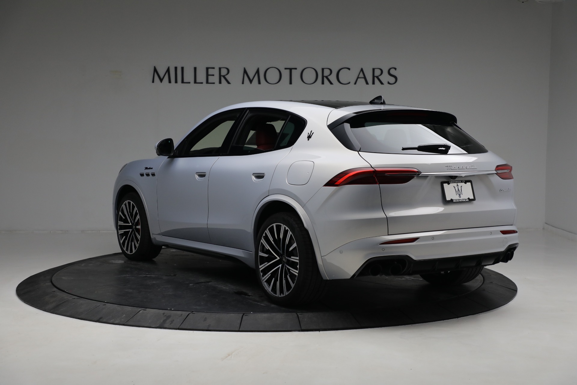 New-2023-Maserati-Grecale-Modena