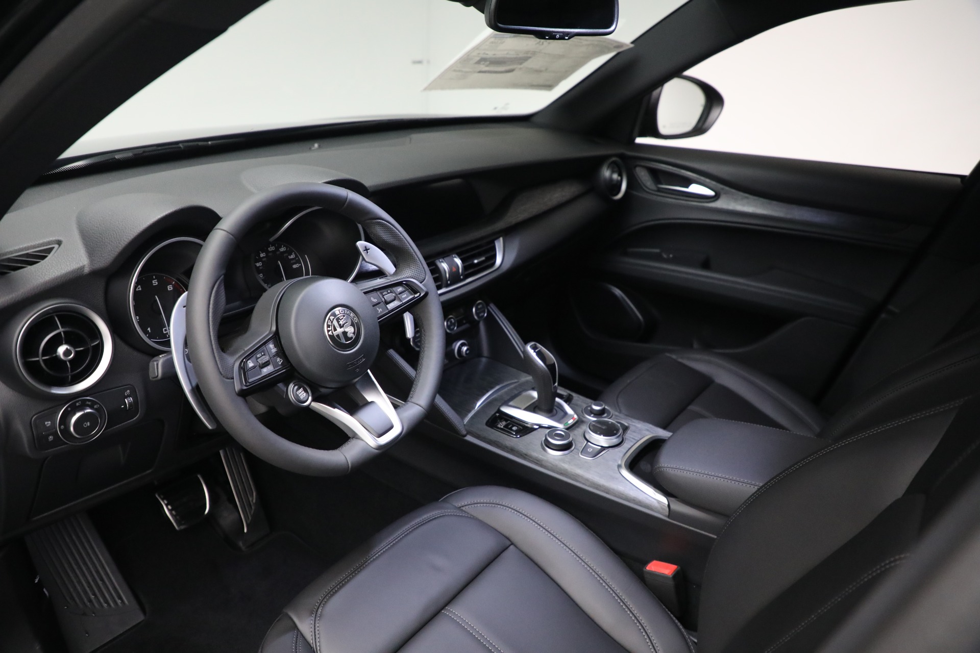 New-2023-Alfa-Romeo-Stelvio-Sprint