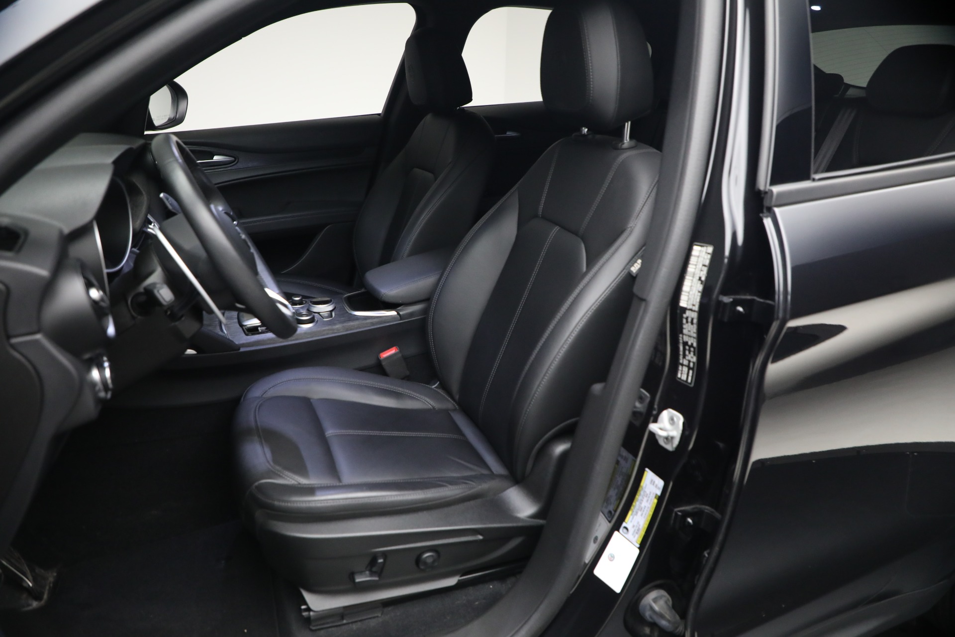 Used-2023-Alfa-Romeo-Stelvio-Sprint