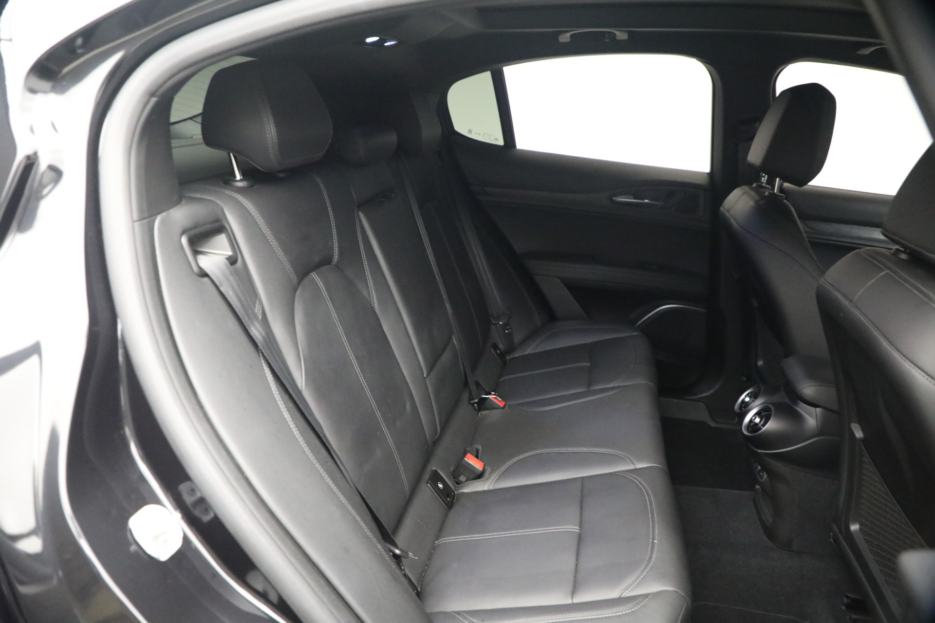 Used-2023-Alfa-Romeo-Stelvio-Sprint