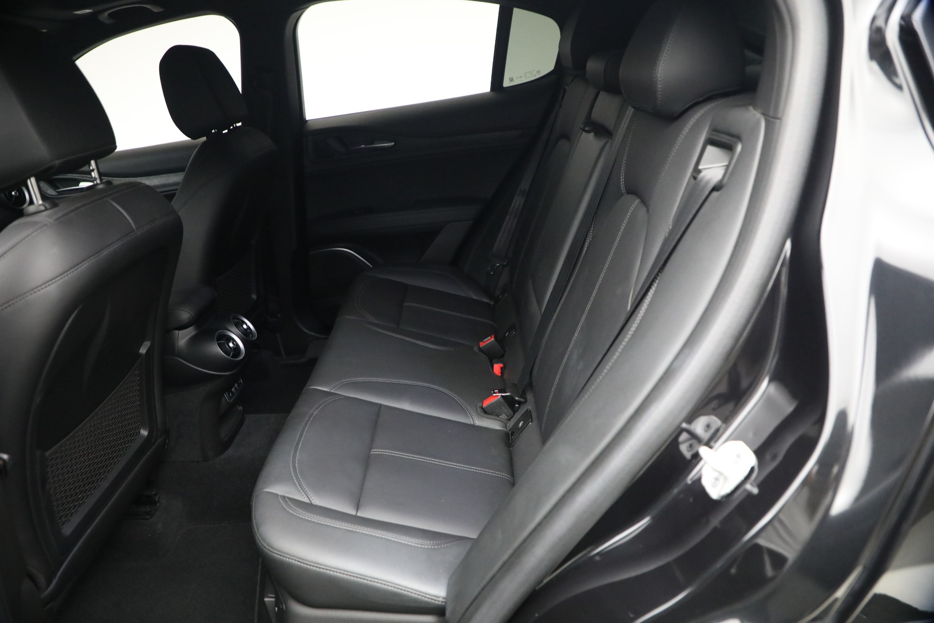 Used-2023-Alfa-Romeo-Stelvio-Sprint