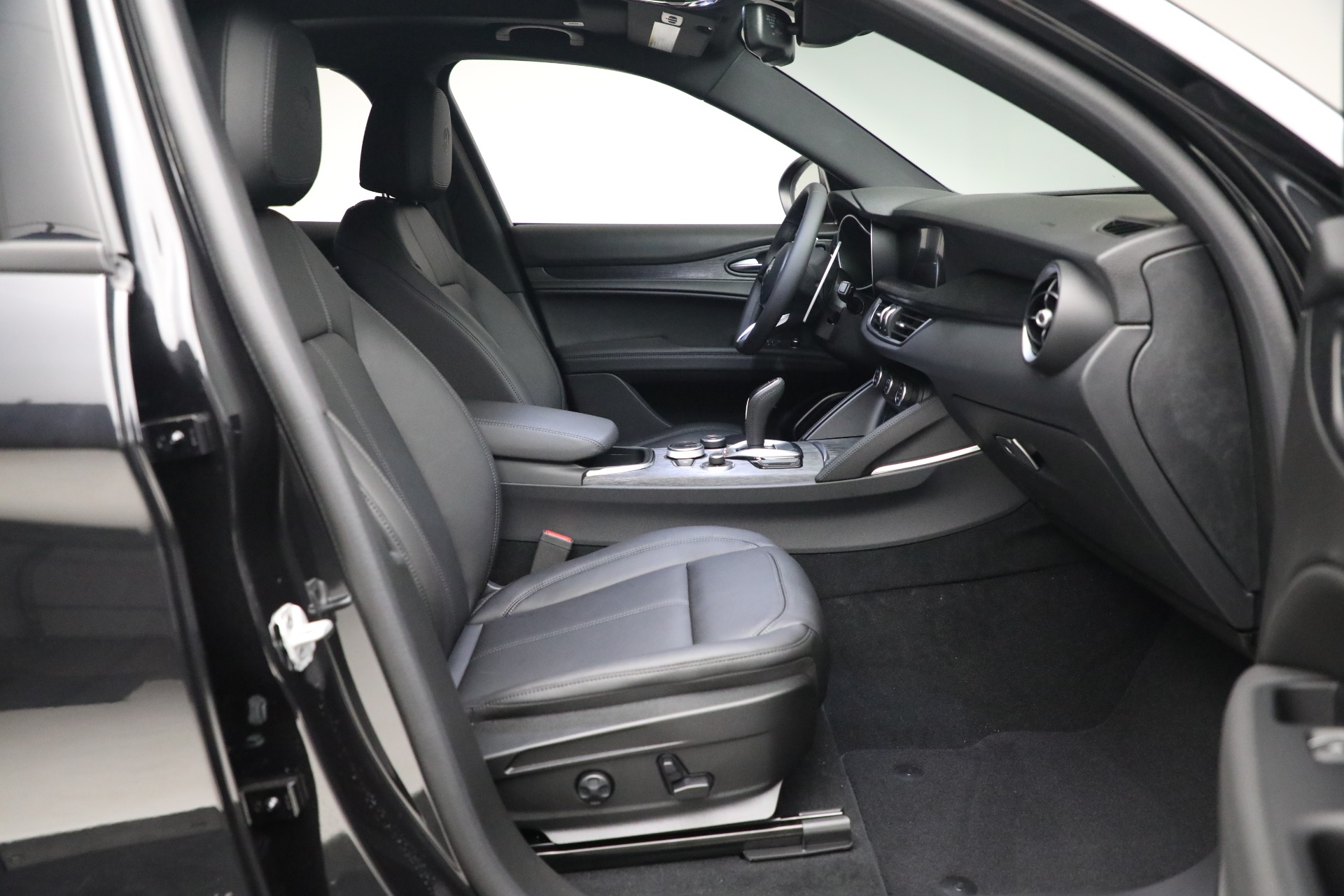 New-2023-Alfa-Romeo-Stelvio-Sprint