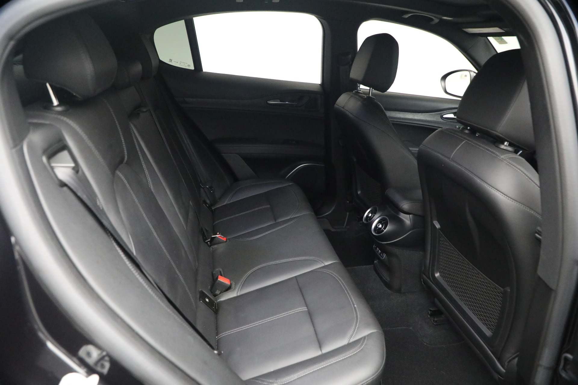 Used-2023-Alfa-Romeo-Stelvio-Sprint