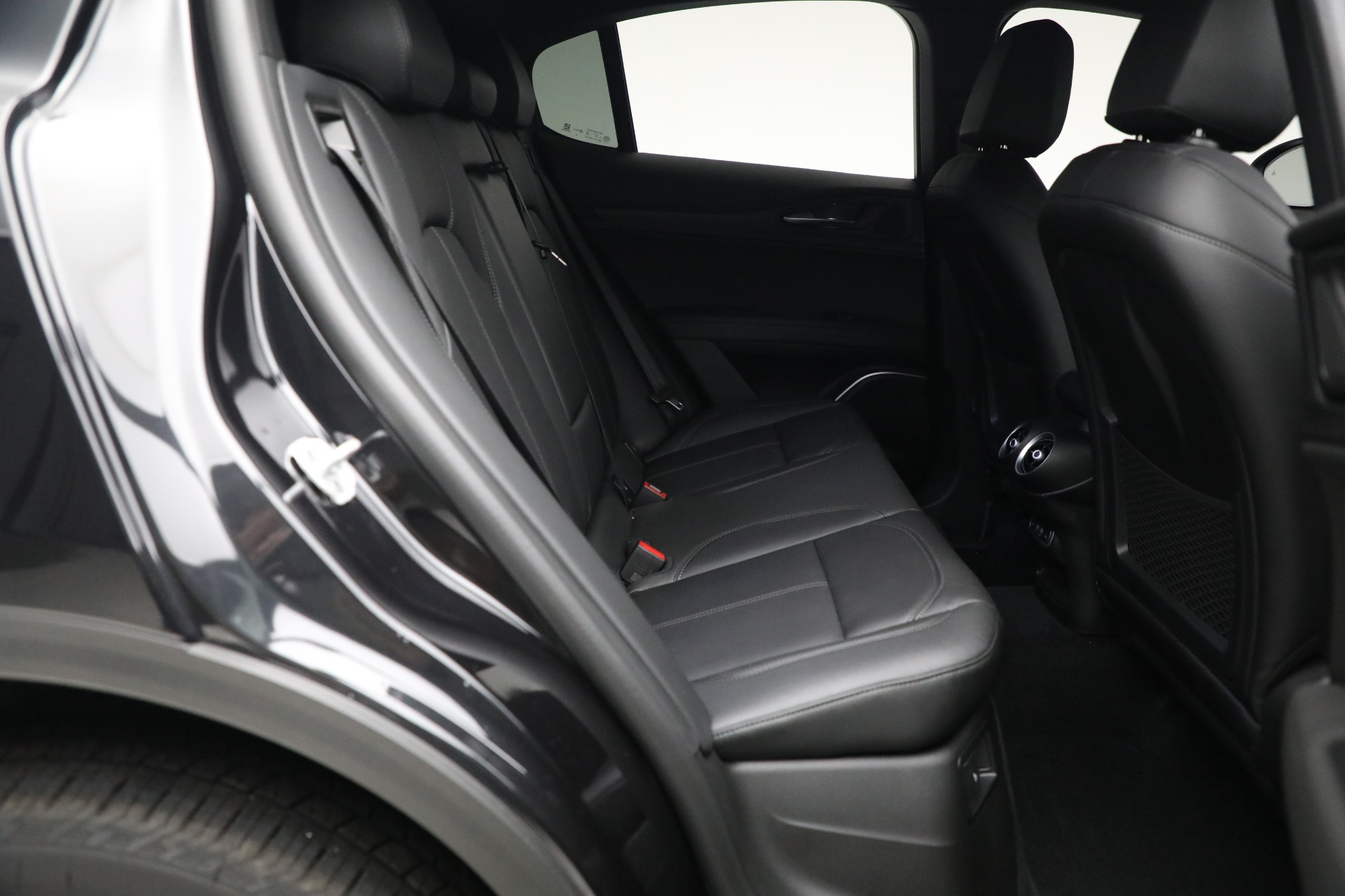 New-2023-Alfa-Romeo-Stelvio-Sprint