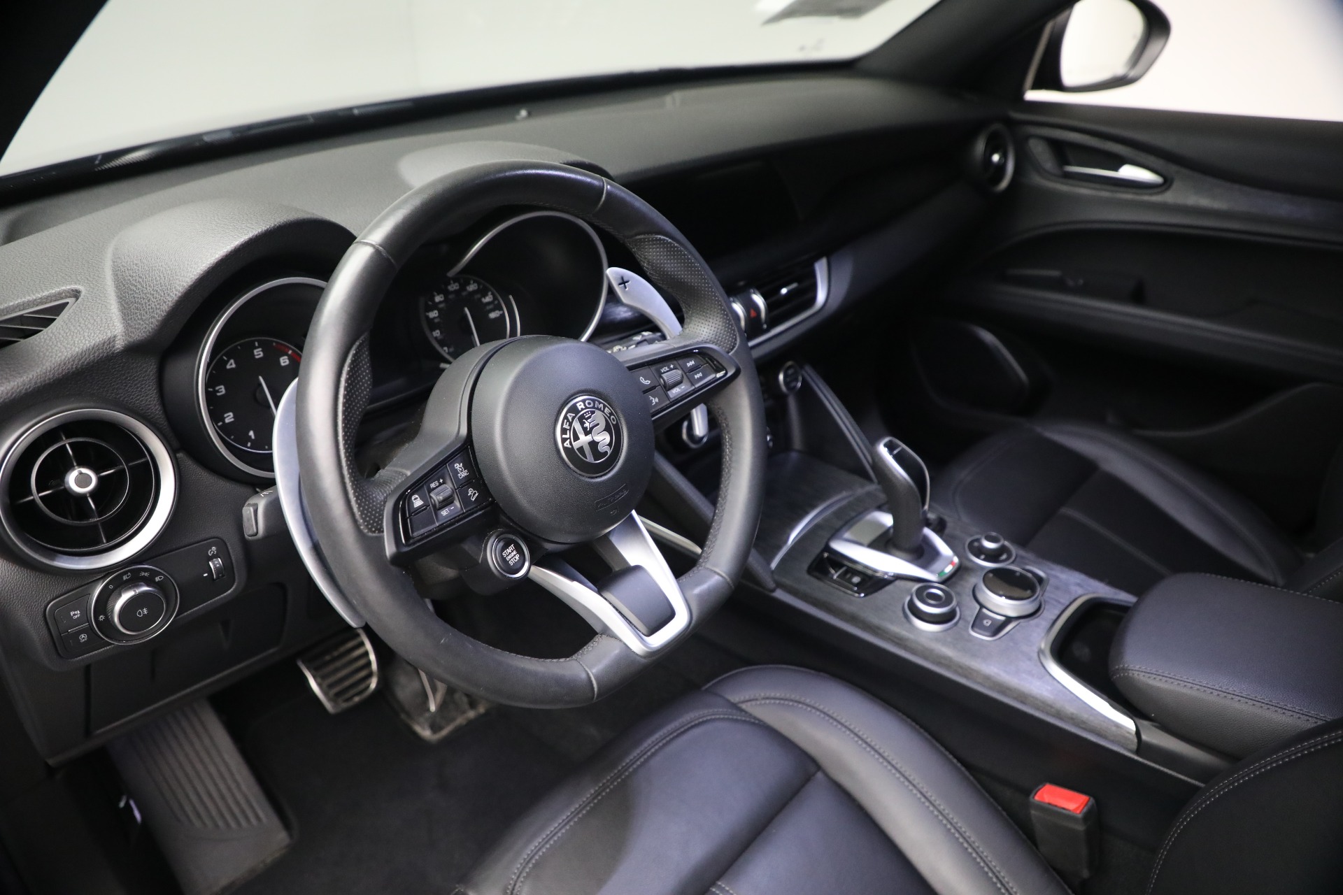 Used-2023-Alfa-Romeo-Stelvio-Sprint