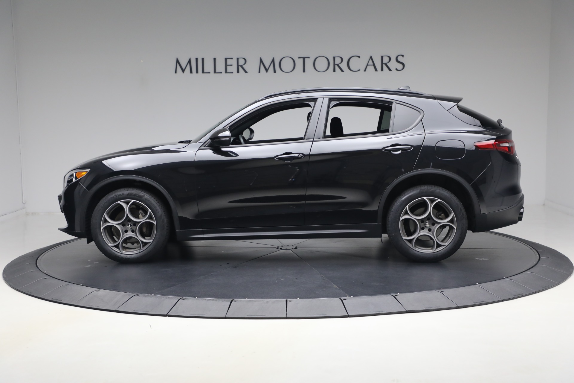 Used-2023-Alfa-Romeo-Stelvio-Sprint