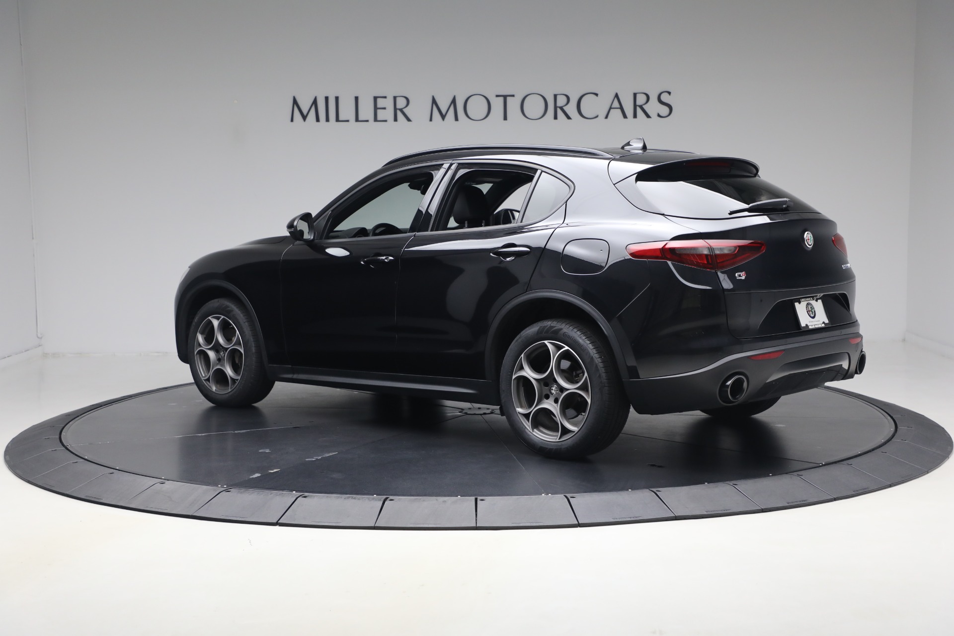 Used-2023-Alfa-Romeo-Stelvio-Sprint