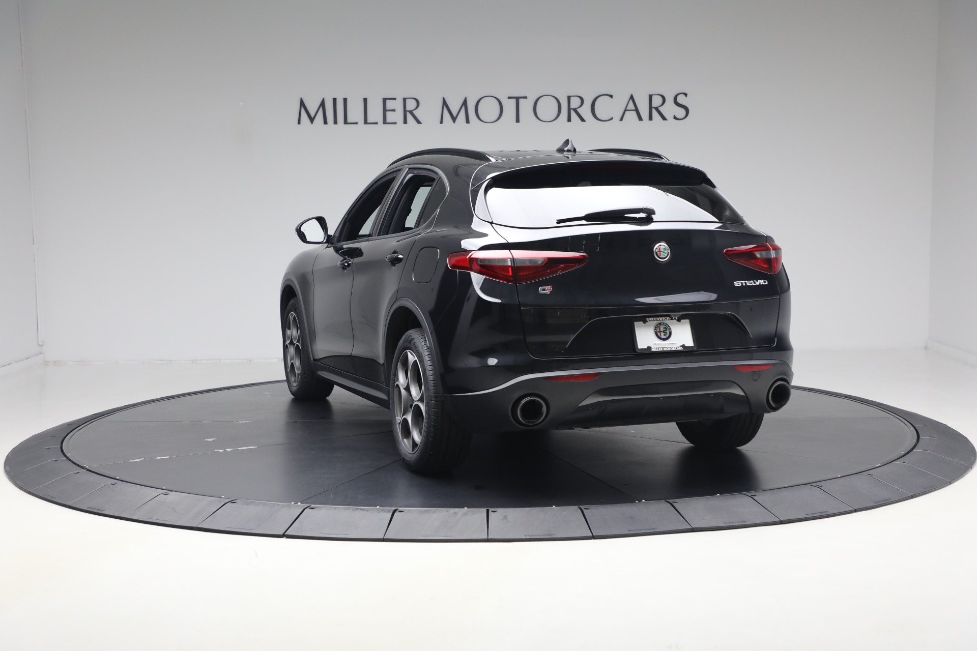 Used-2023-Alfa-Romeo-Stelvio-Sprint