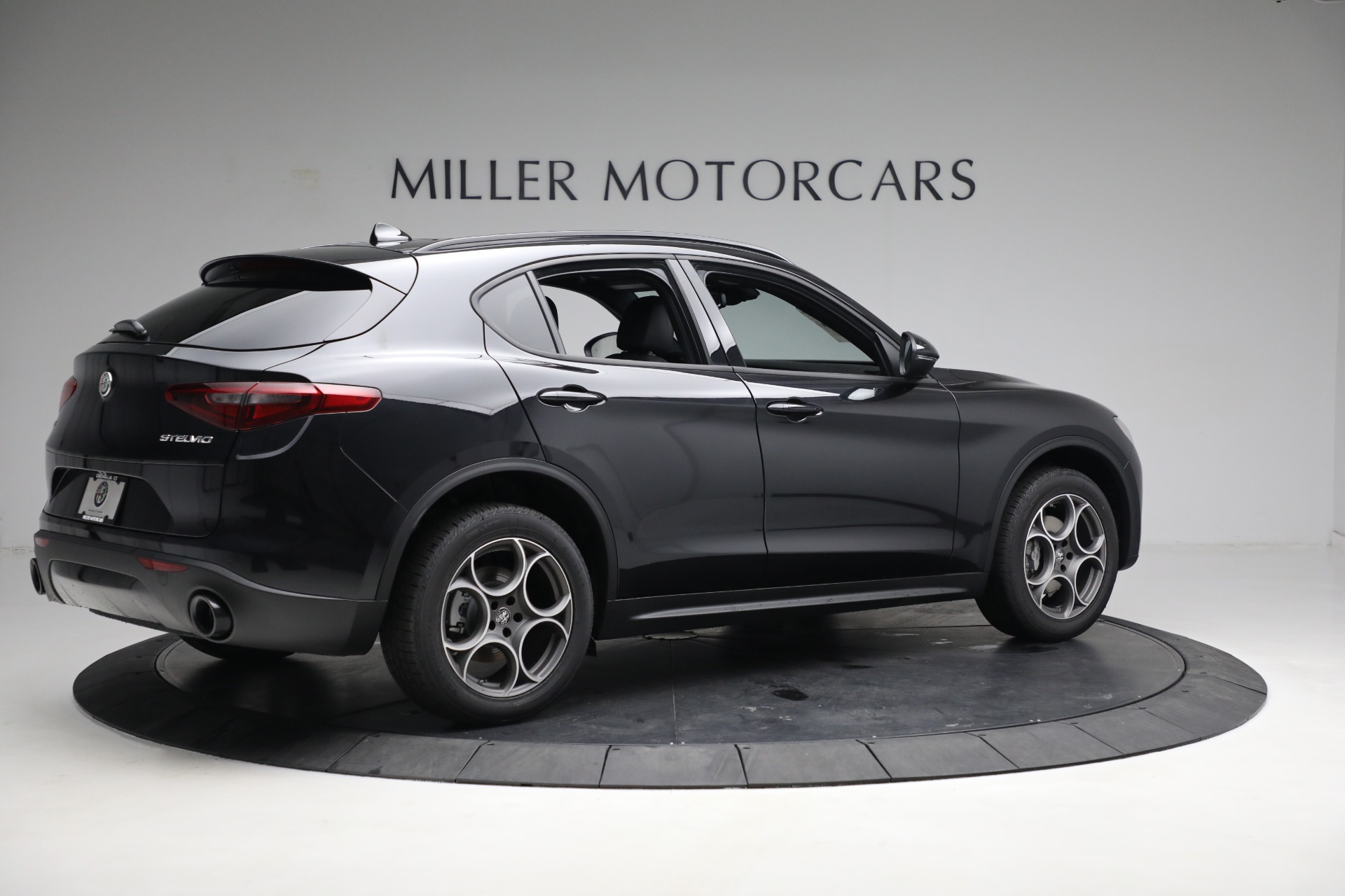 New-2023-Alfa-Romeo-Stelvio-Sprint