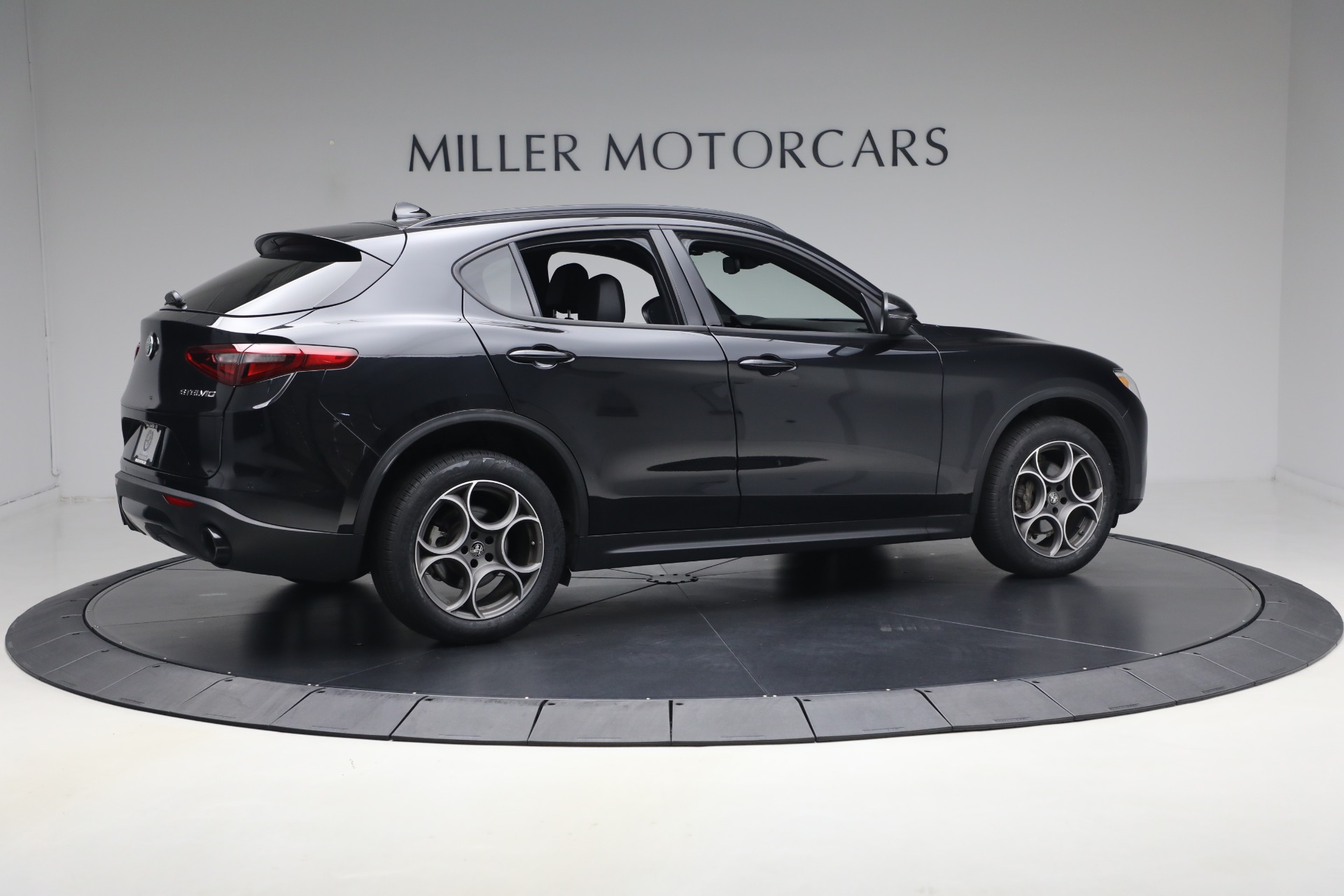 Used-2023-Alfa-Romeo-Stelvio-Sprint