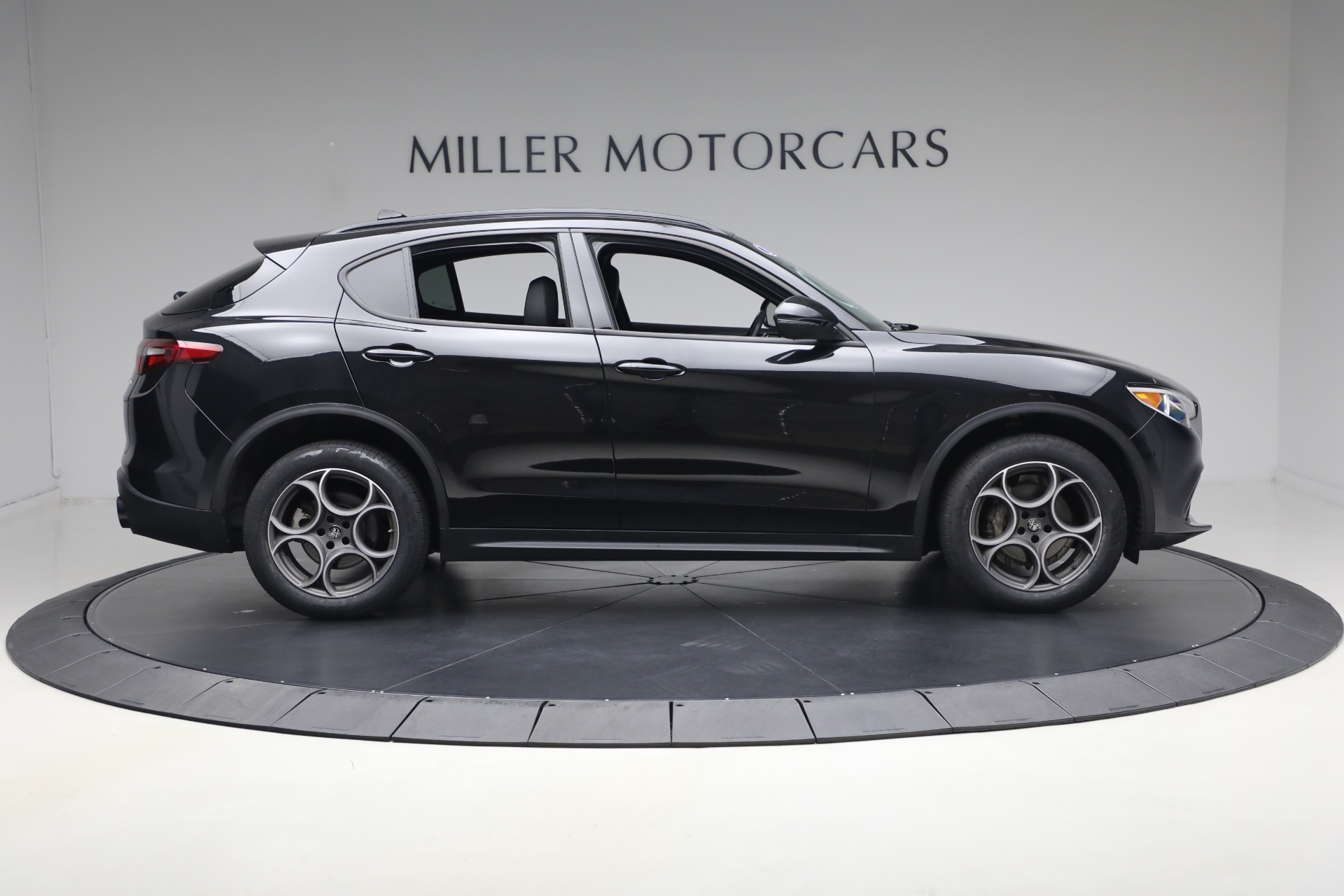 Used-2023-Alfa-Romeo-Stelvio-Sprint